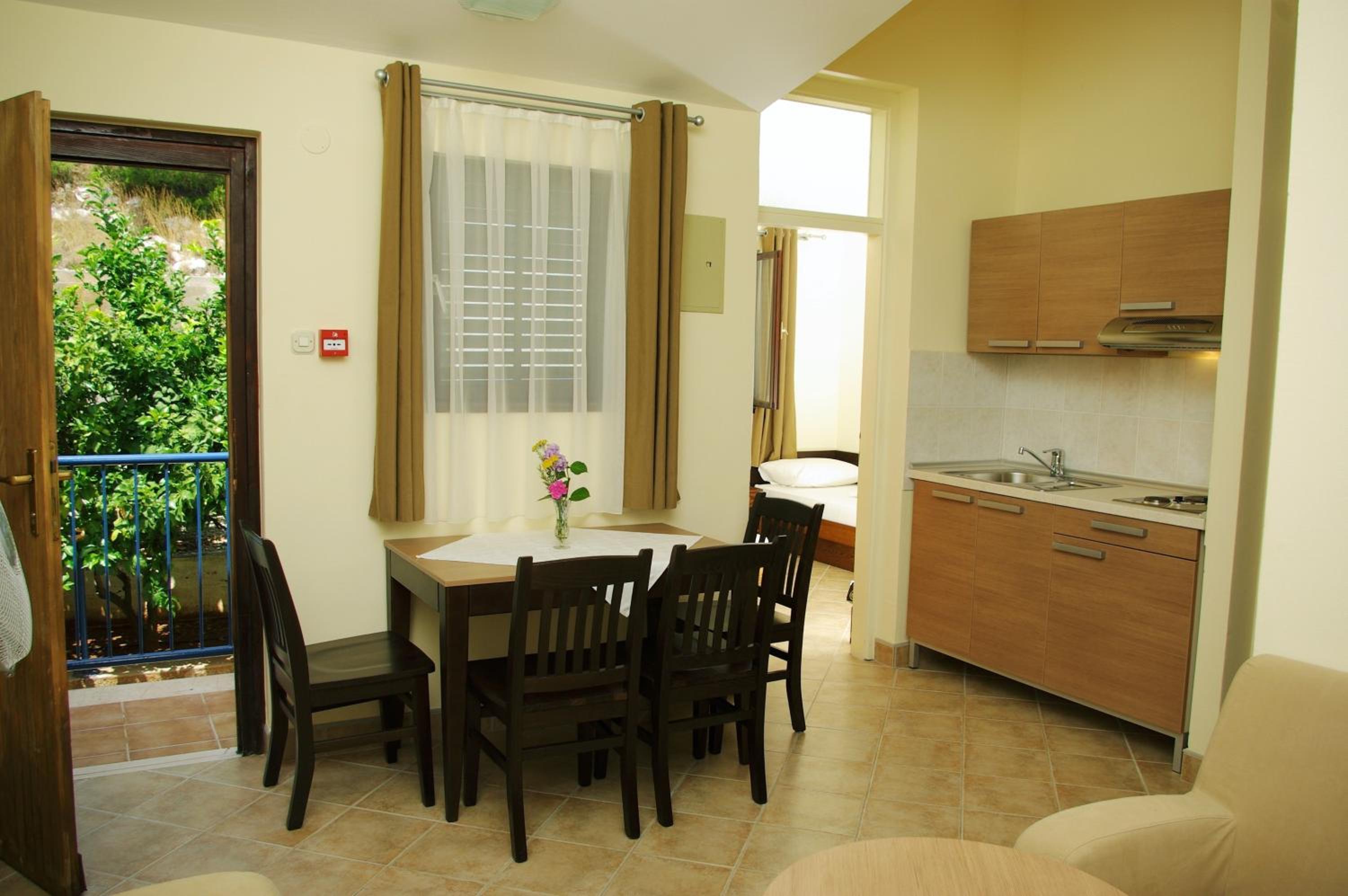 One-Bedroom Apartment - Photo 9