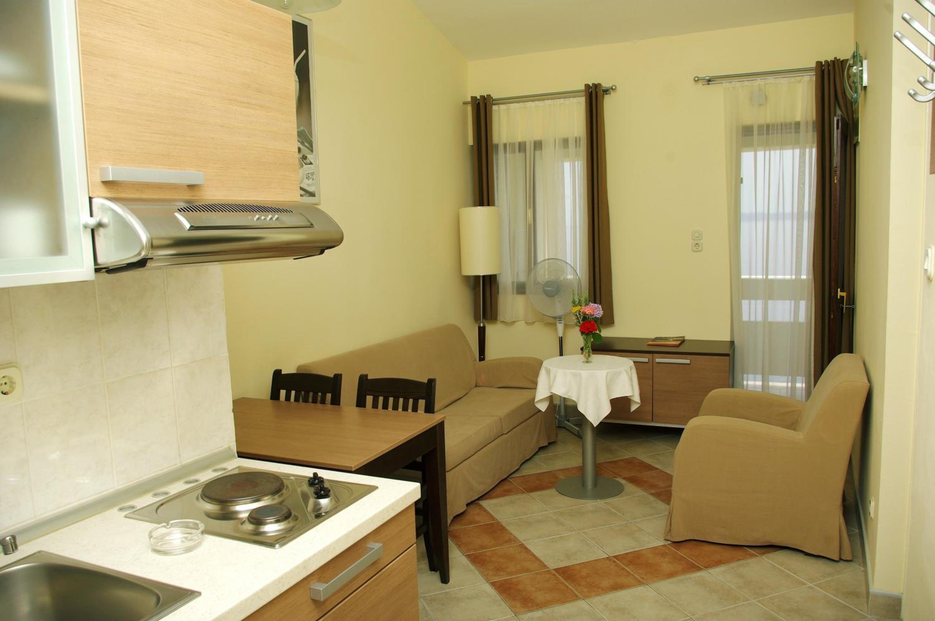One-Bedroom Apartment - Photo 2
