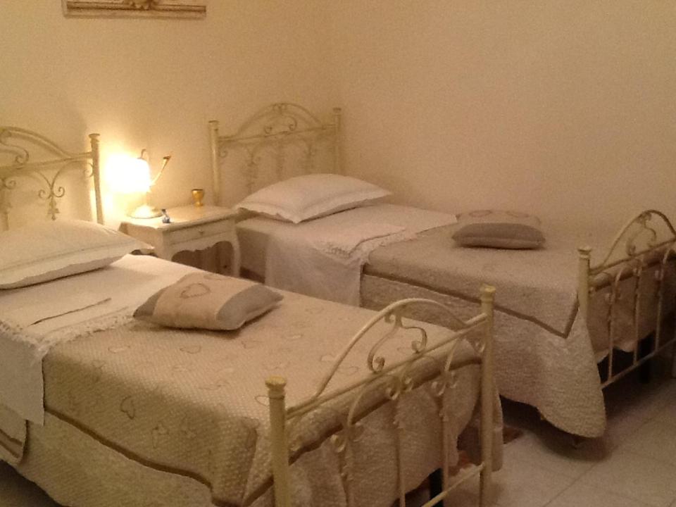 Twin Room - Photo 1
