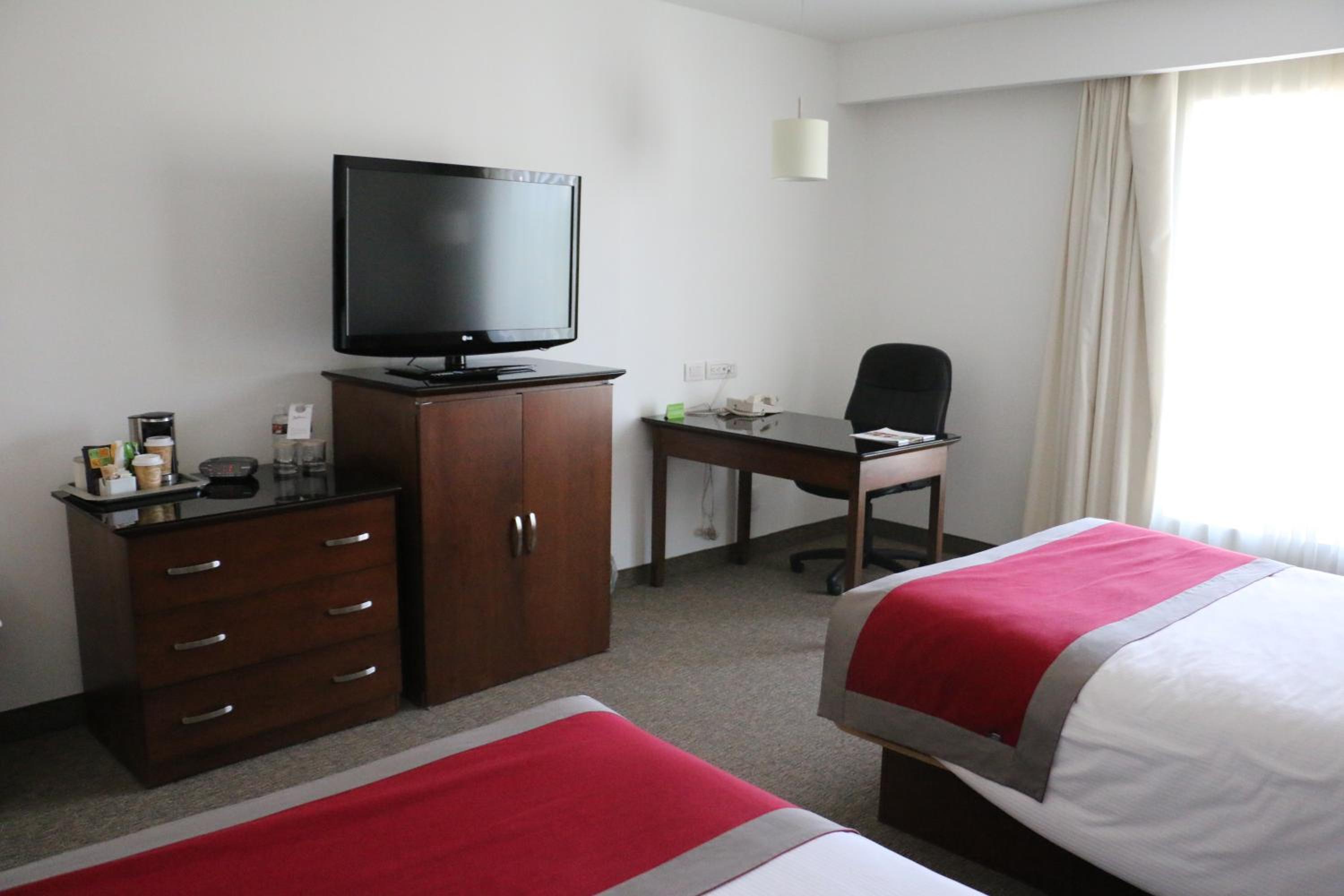 Double Room with Two Double Beds - Photo 8