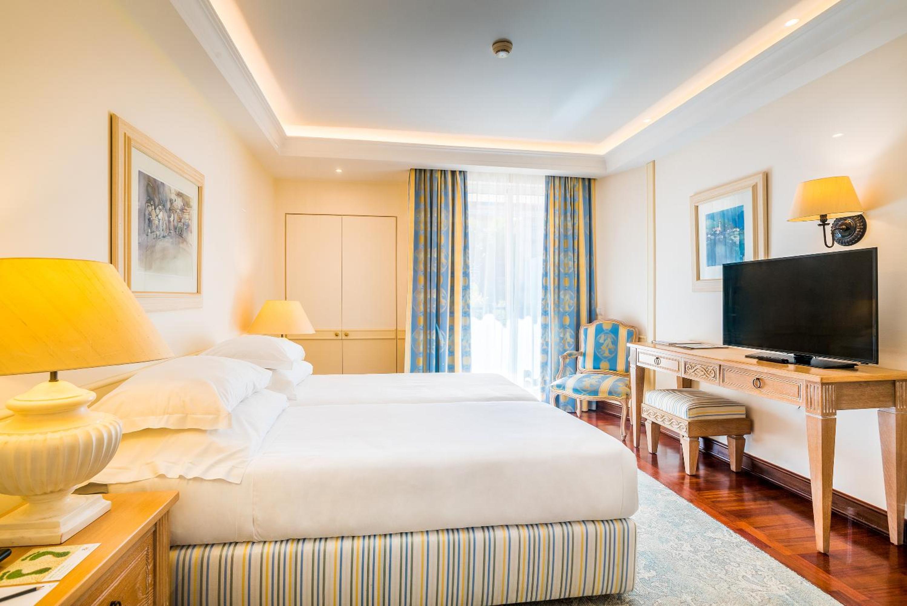 Deluxe Double or Twin Room with Balcony - Photo 5