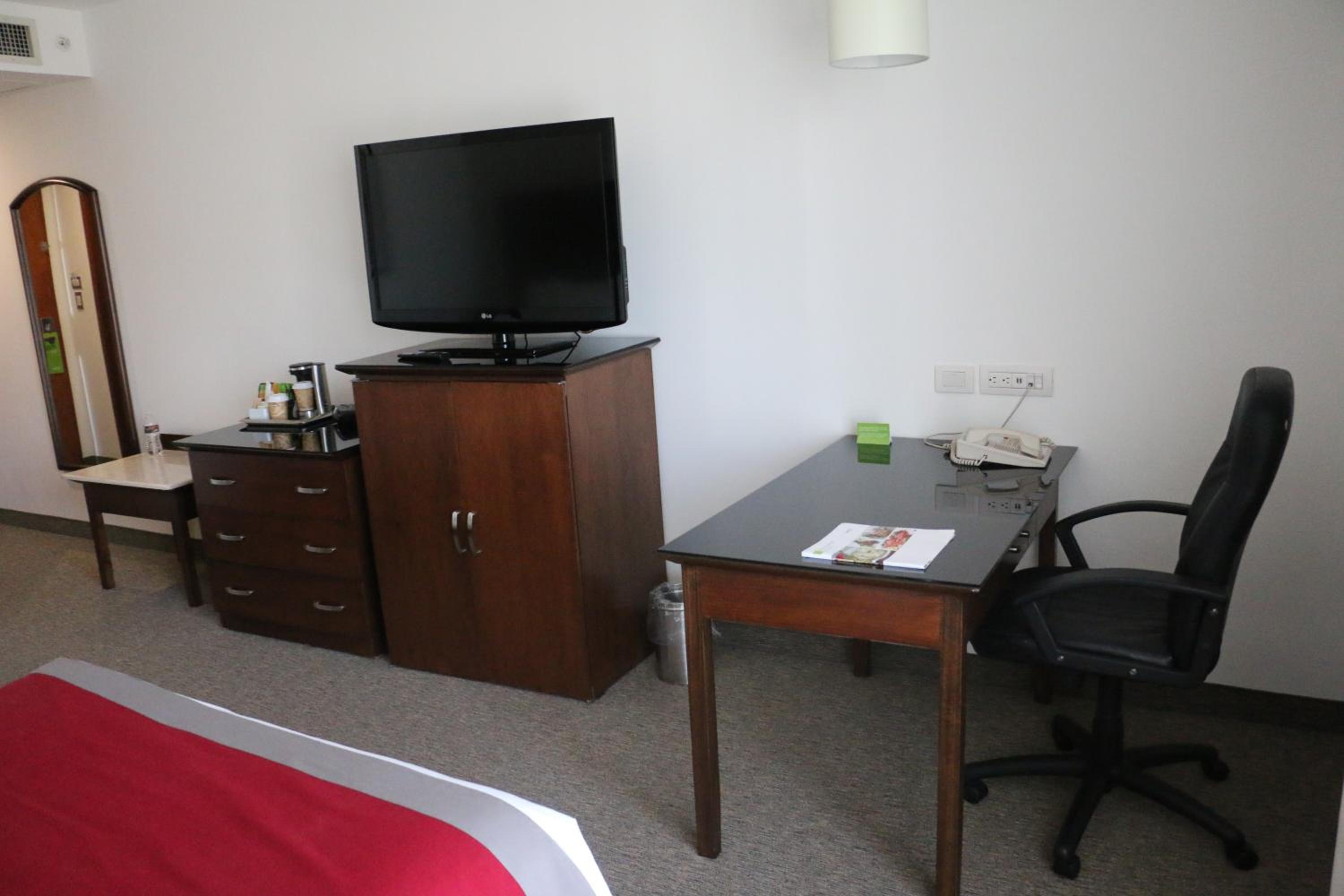 Double Room with Two Double Beds - Photo 5