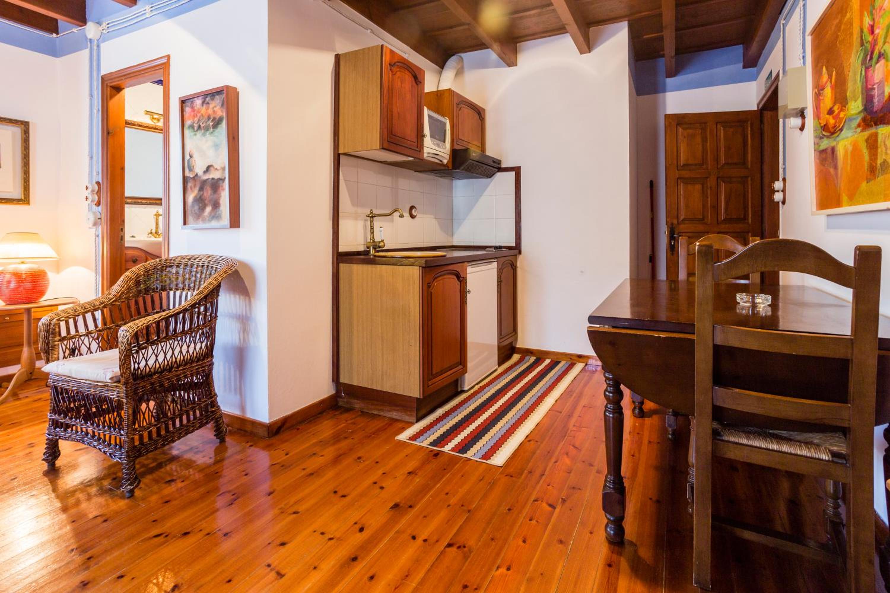 Apartment (3 Adults) photo 2
