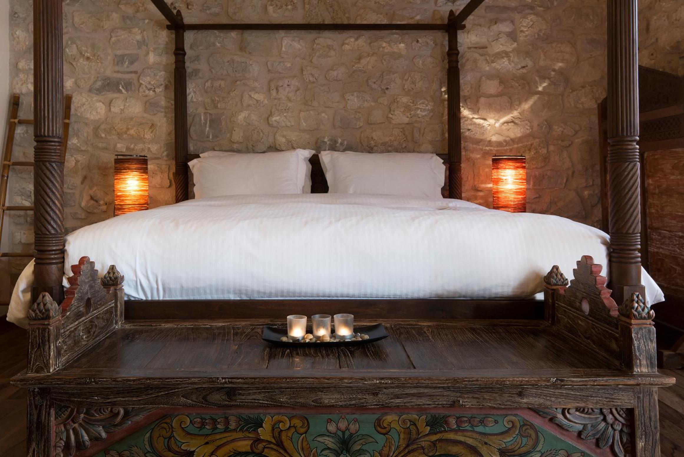 Deluxe Suite with Spa Bath photo 2