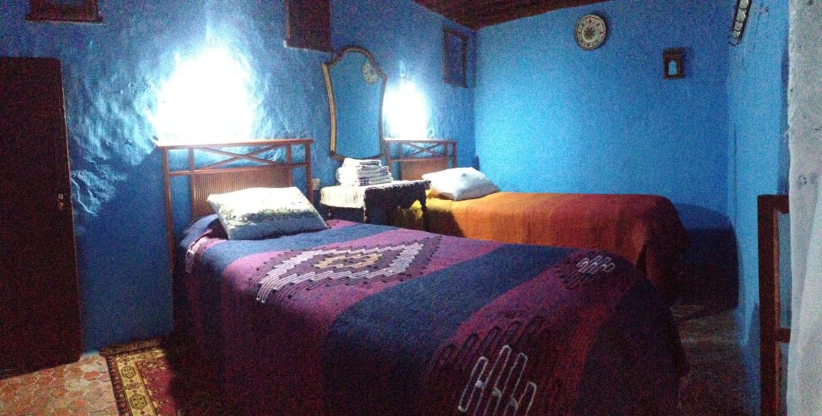 Budget Double Room With Shared Bathroom photo 3