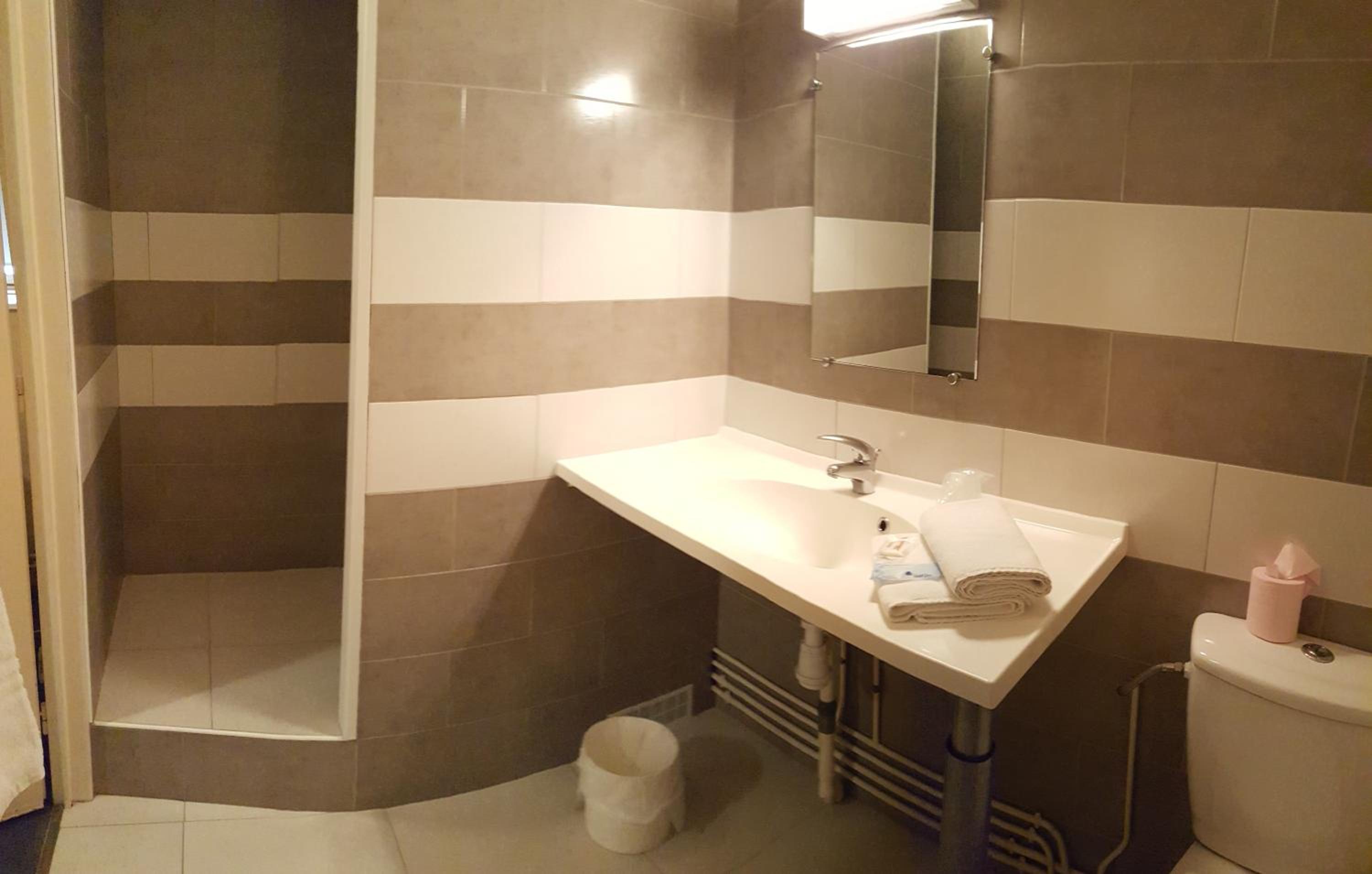Double Room - Photo 7