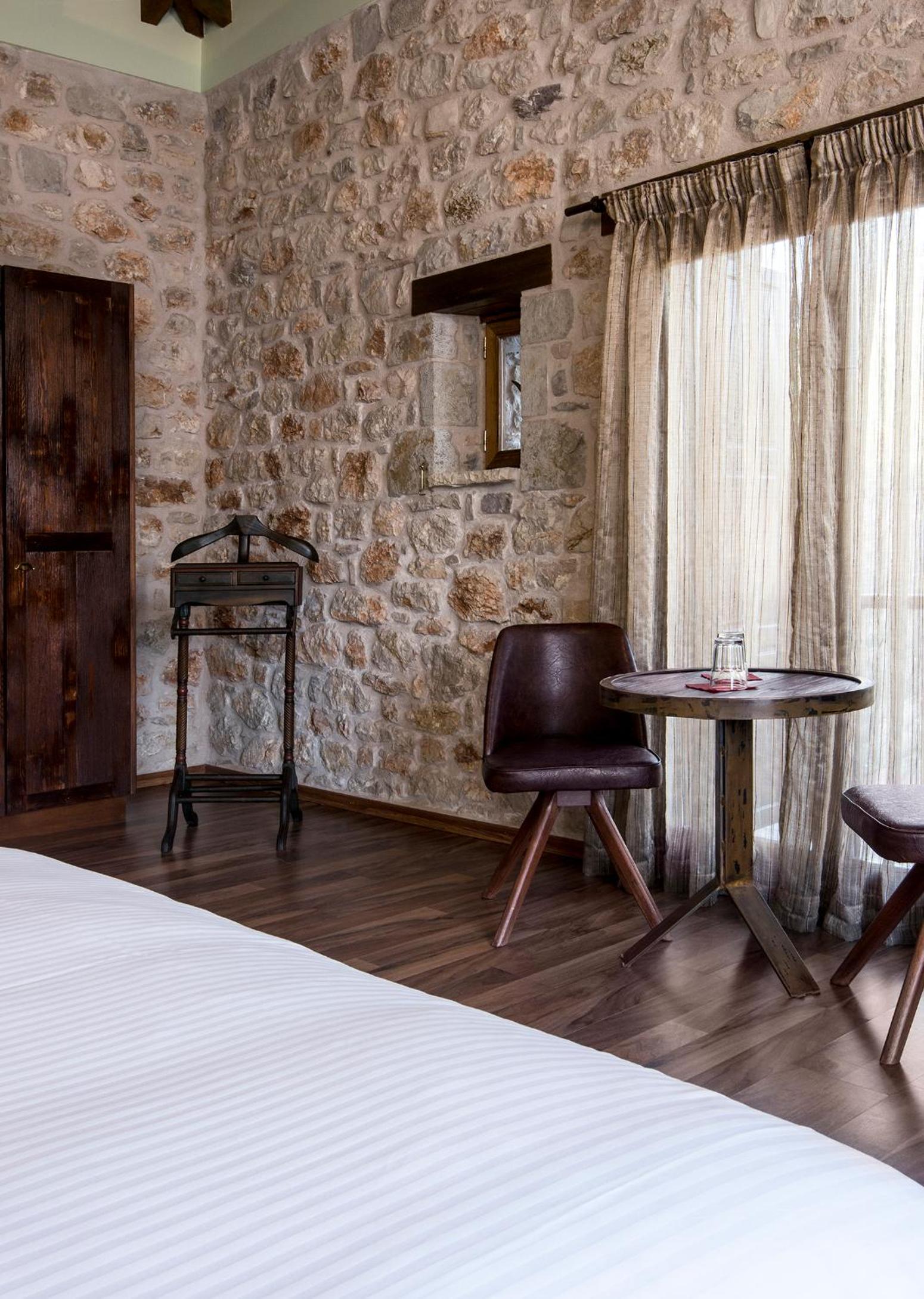Deluxe Double Room with Balcony photo 2