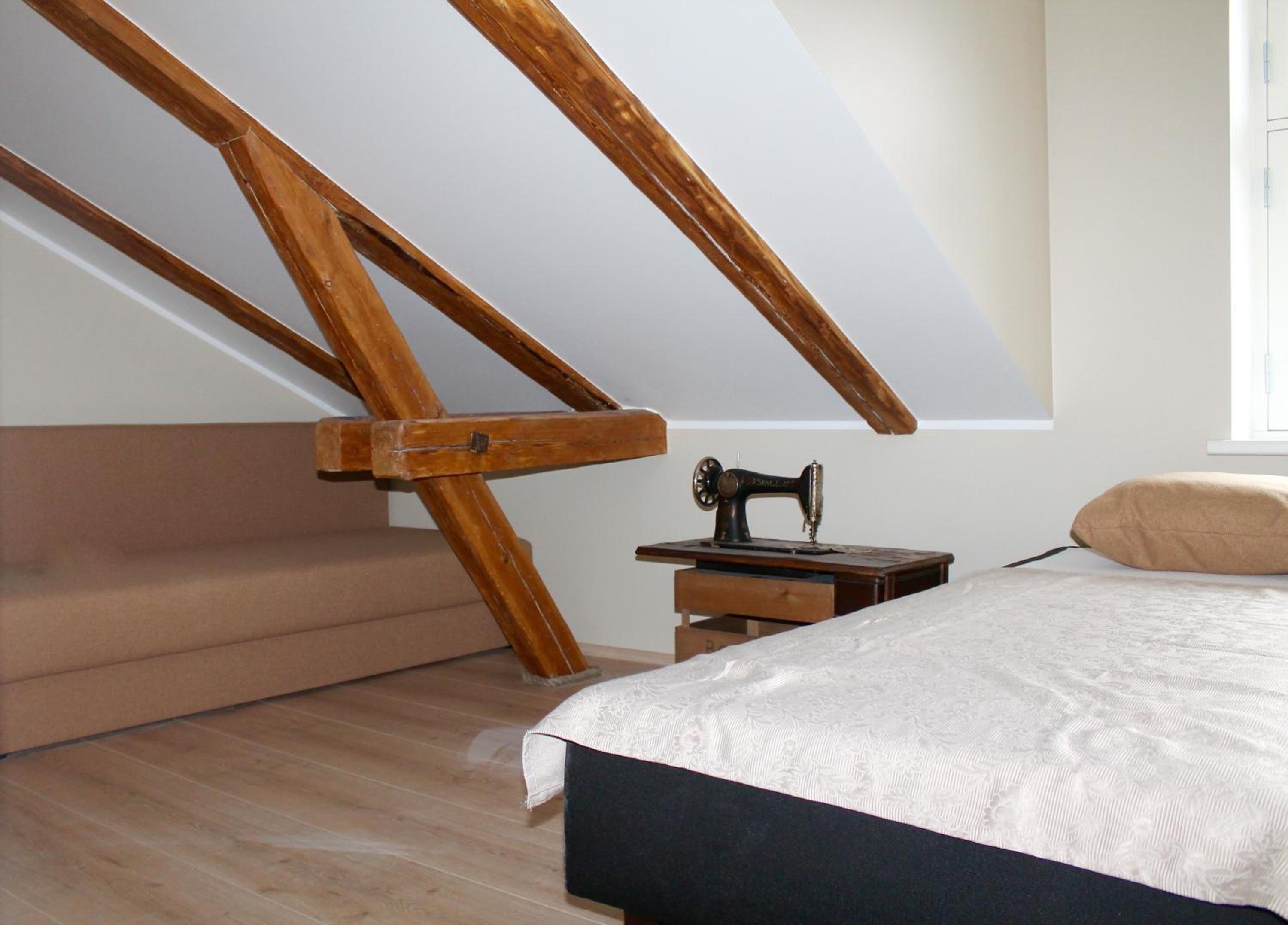 One-Bedroom Apartment - Photo 2