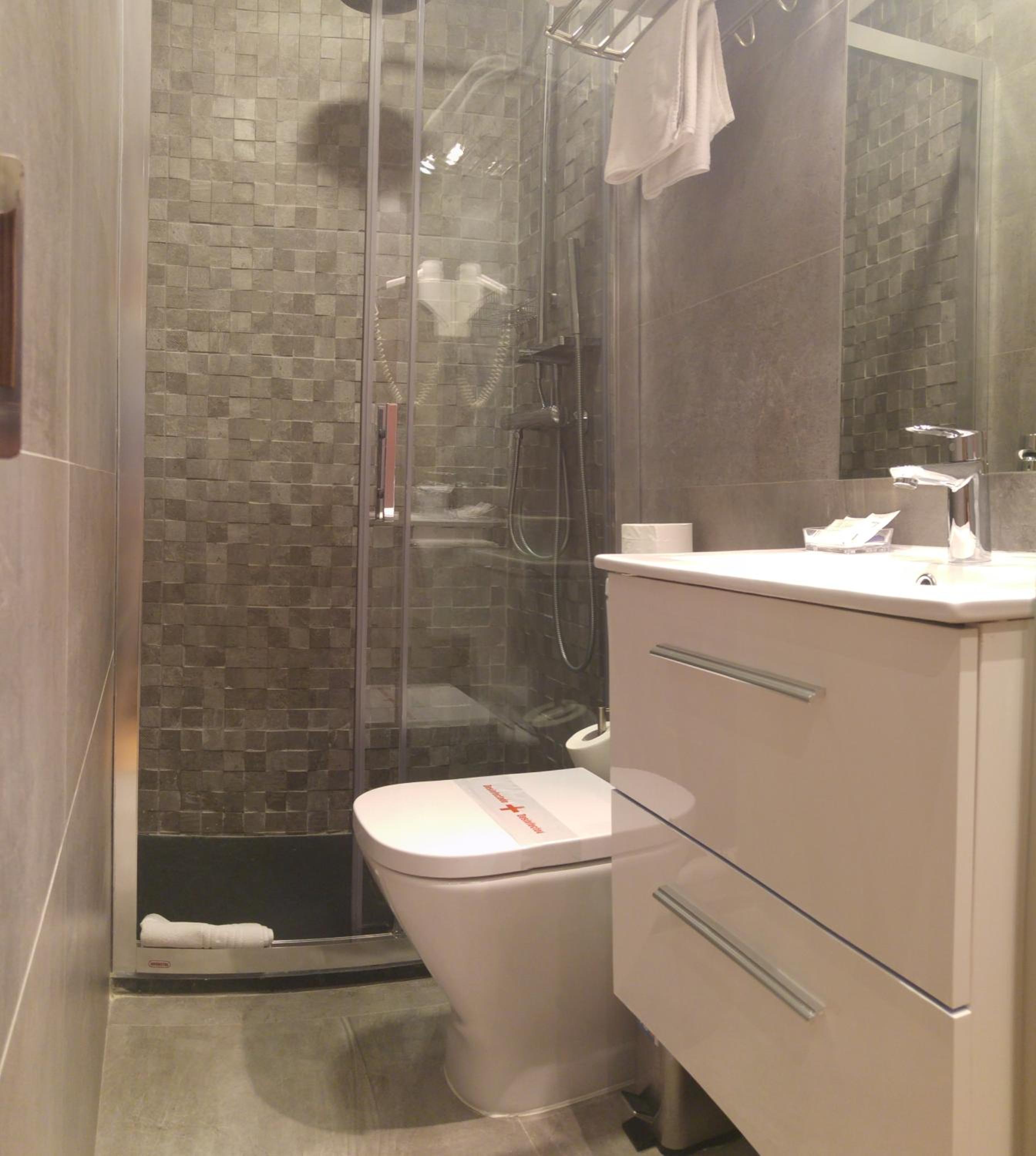 Twin Room - Photo 5
