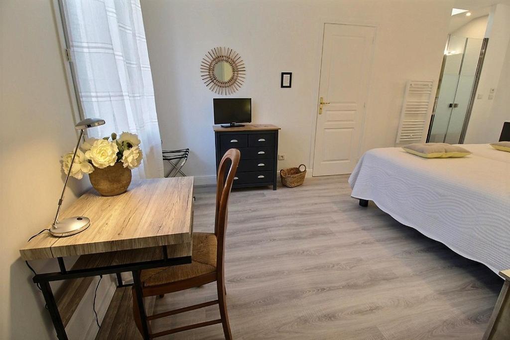Double or Twin Room photo 3
