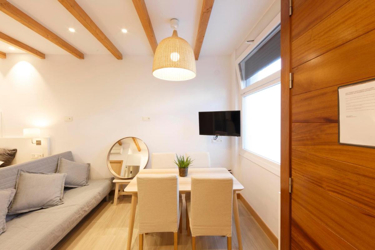 Estudio King con Sofá Cama