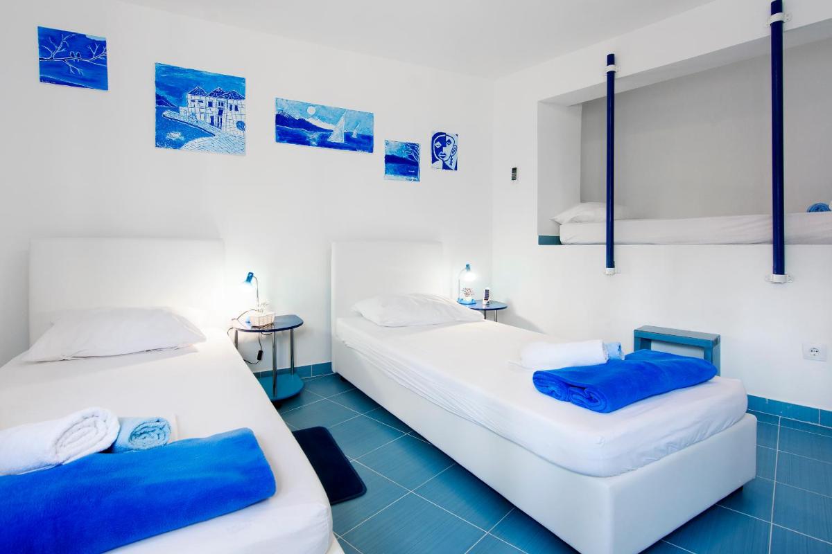 Double or Twin Room with Extra Bed - Photo 2