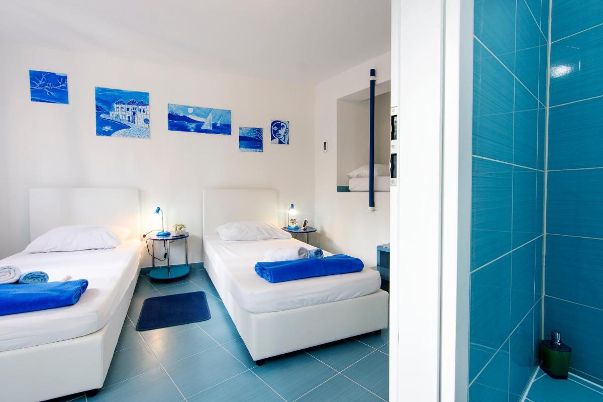 Double or Twin Room with Extra Bed - Photo 11