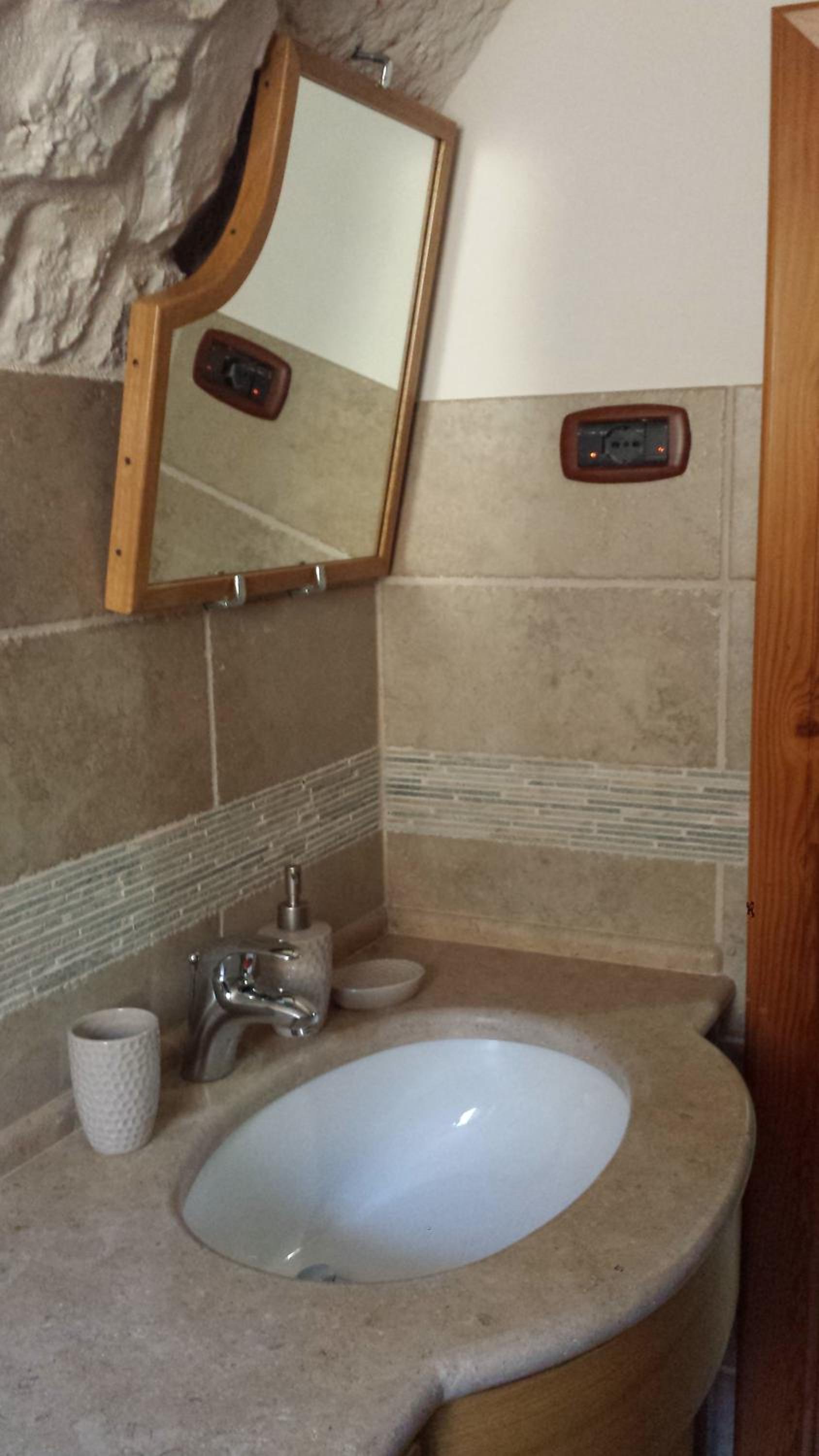 One-Bedroom House - Photo 13