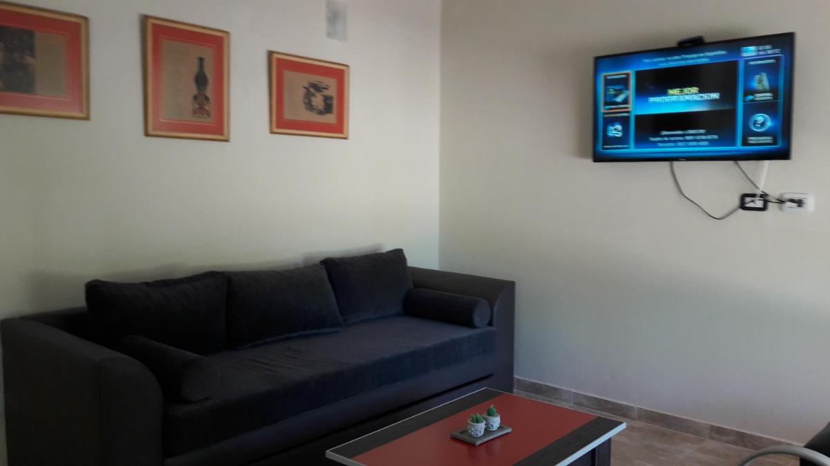One-Bedroom House photo 2