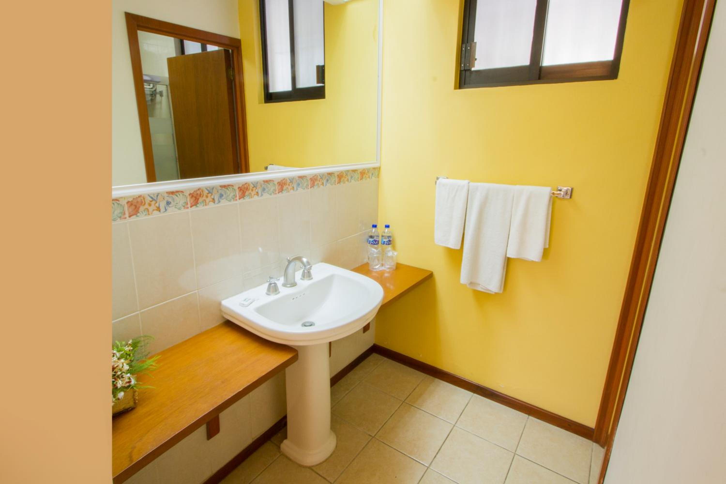 Twin Room - Photo 5