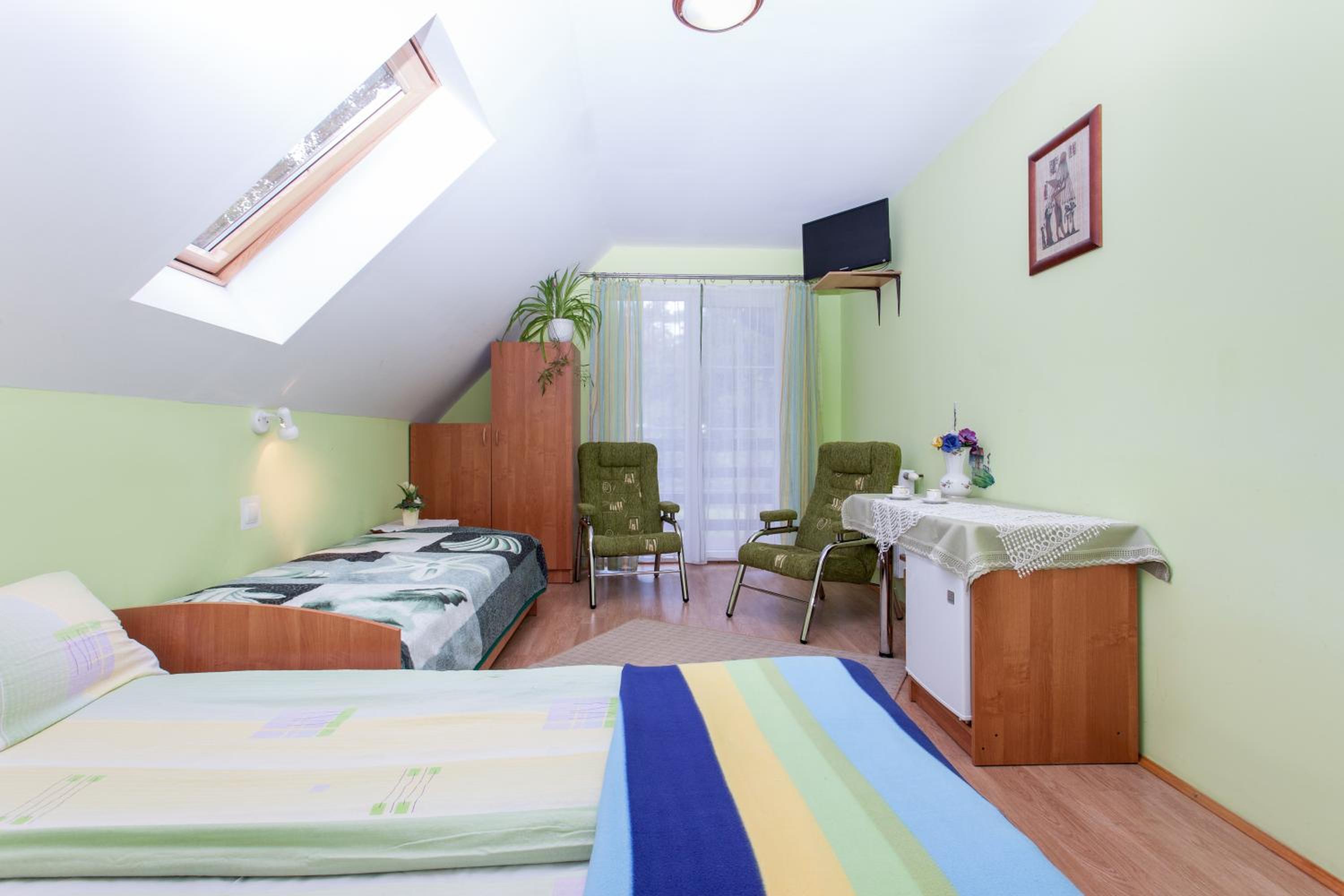 Triple Room with Balcony - Photo 9
