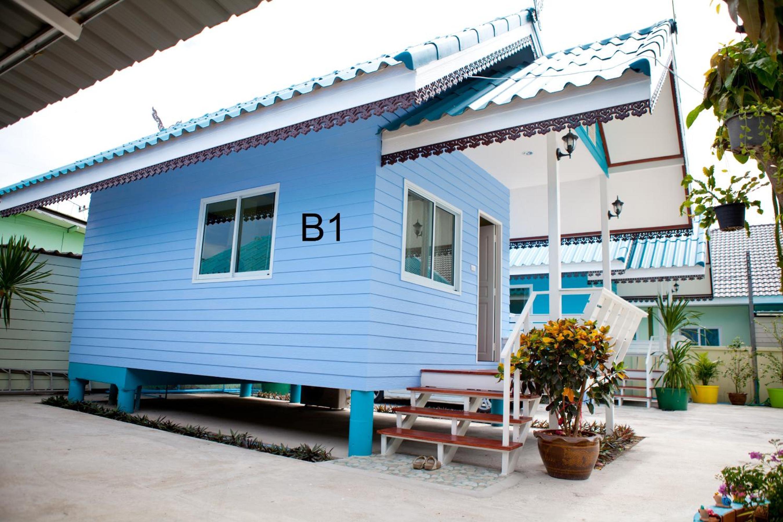 One-Bedroom House - Photo 24