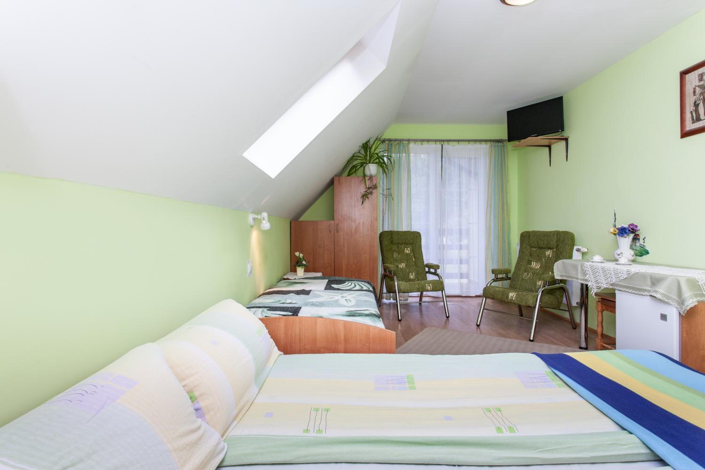 Triple Room with Balcony - Photo 7