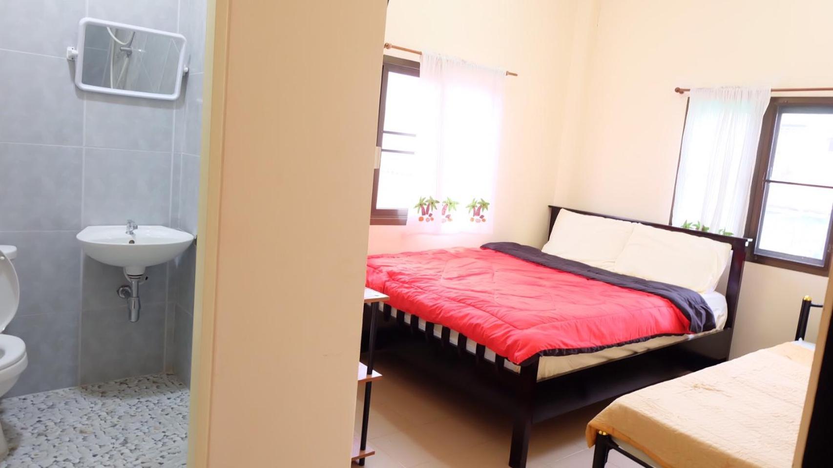 Budget Double Room - Photo 4
