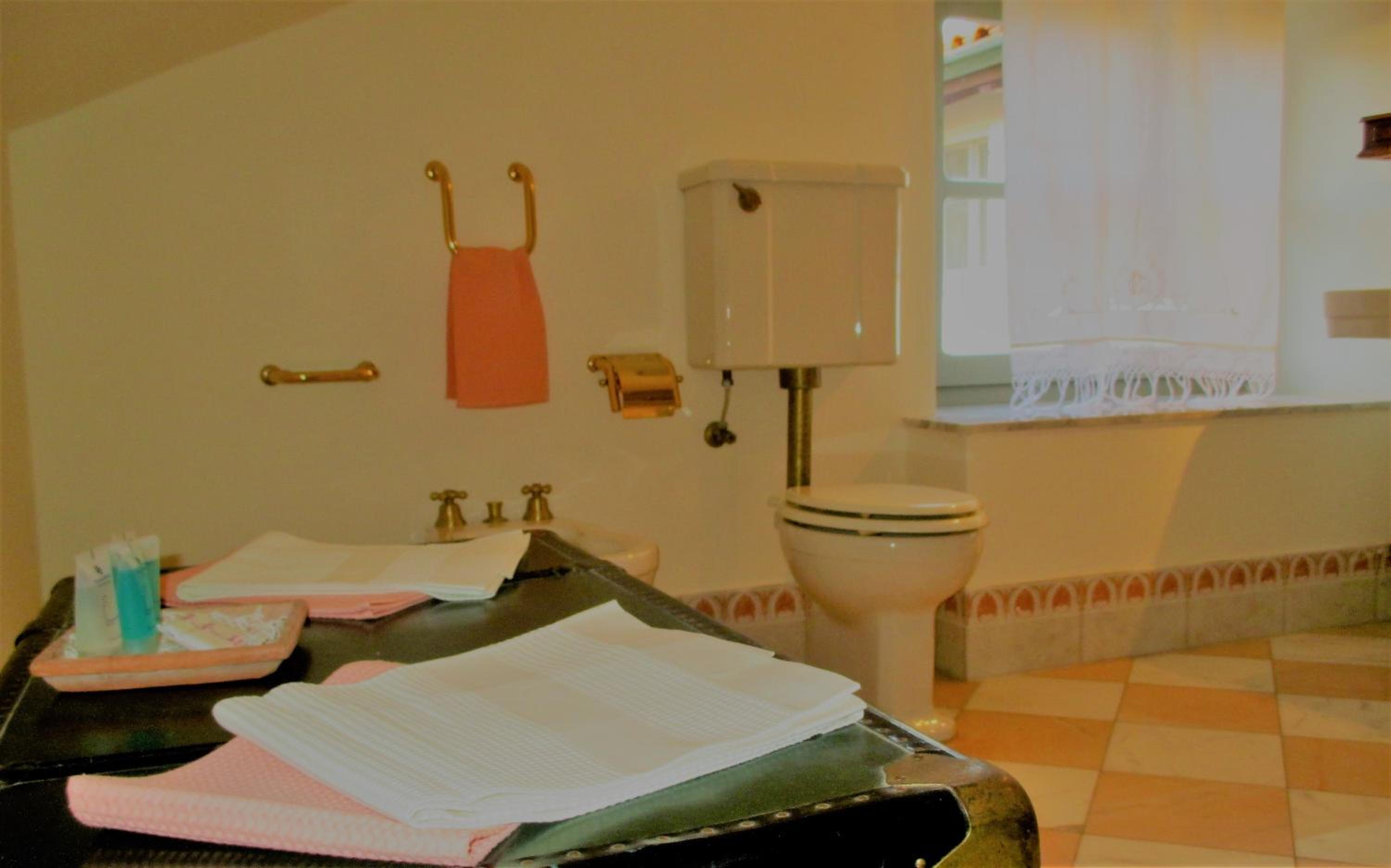 Double Room - Photo 9