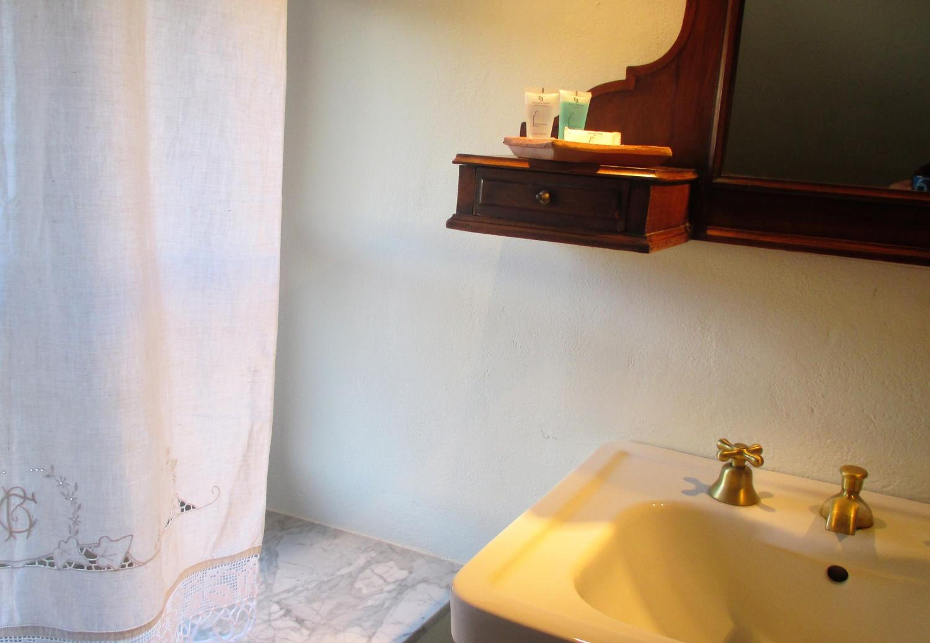 Double Room - Photo 12