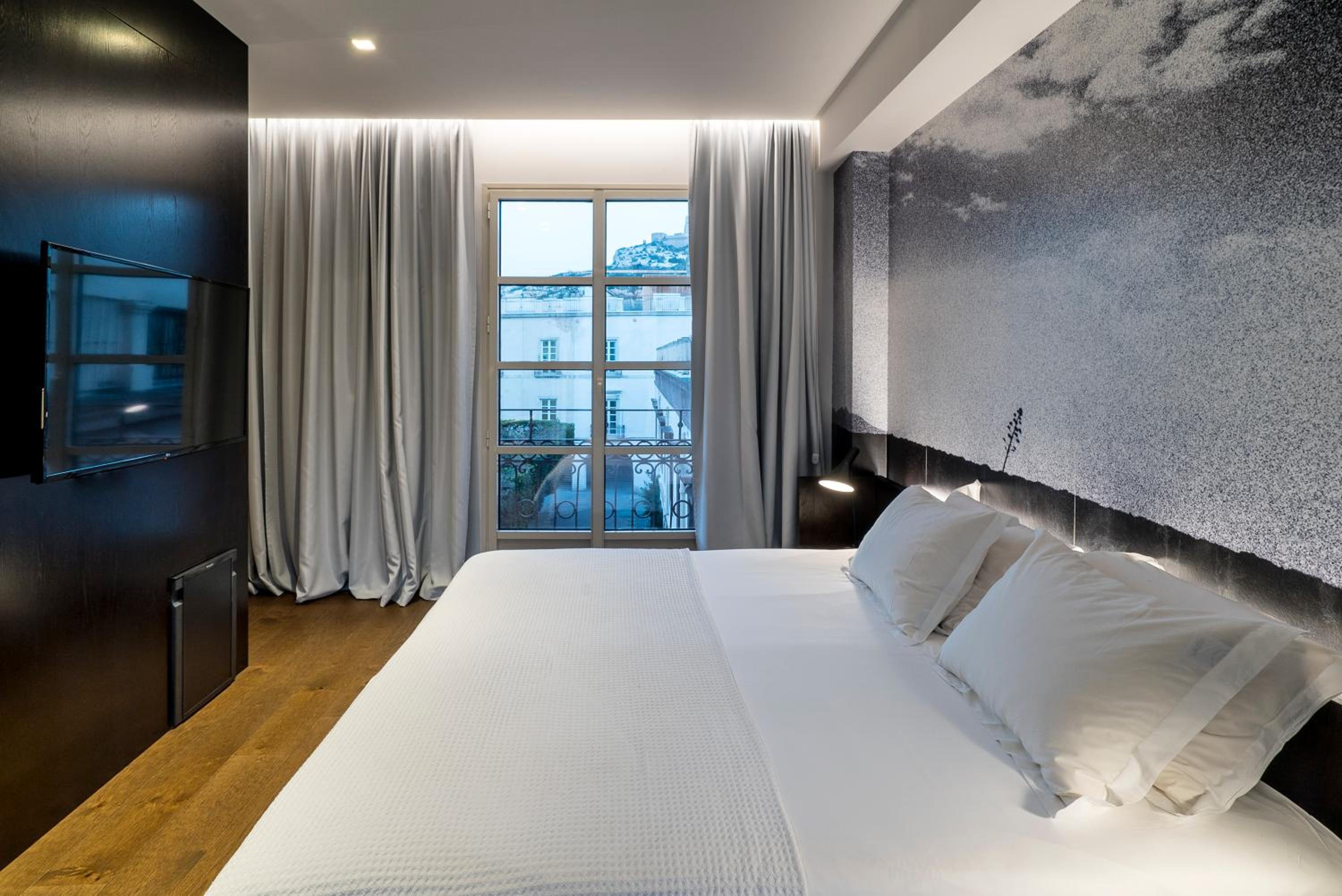 Suite - Photo 3