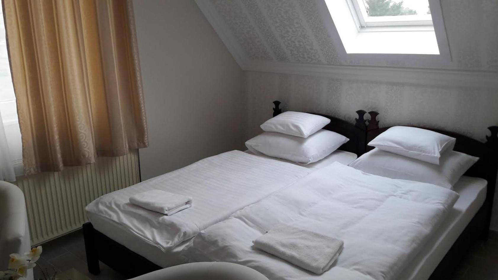 Comfort Triple Room with Shower - Photo 1