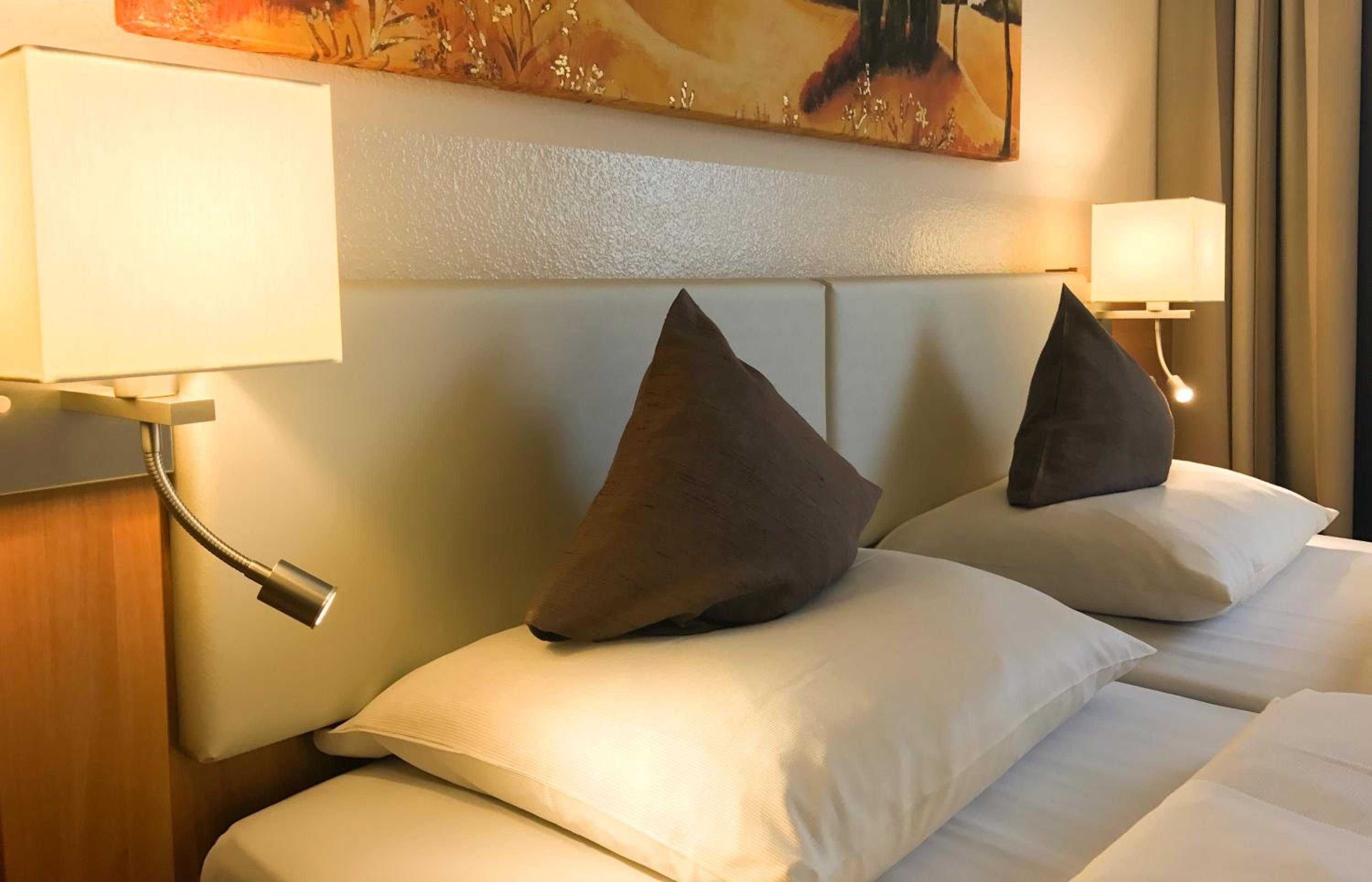 Standard Double Room - Photo 11