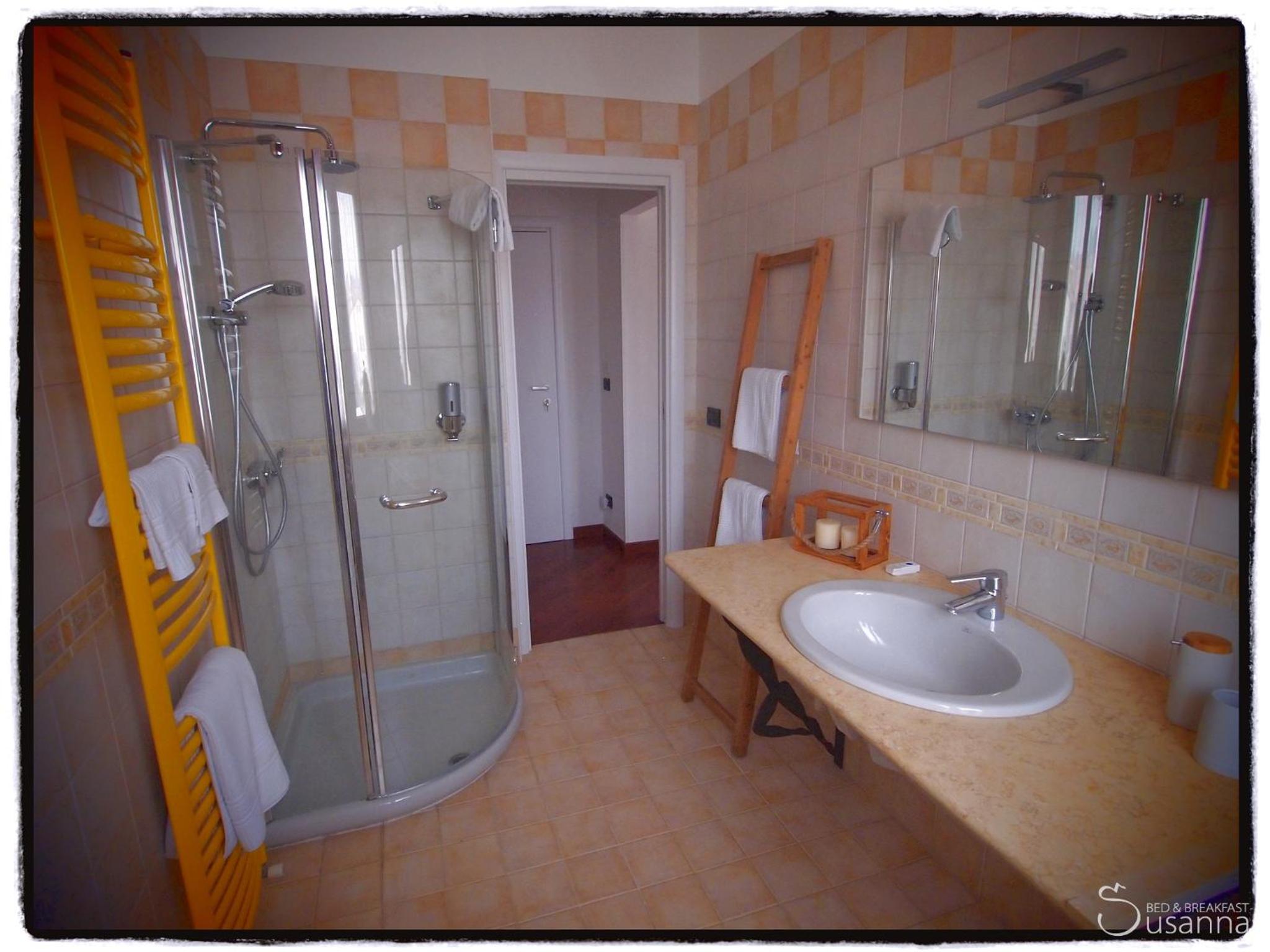 Large Double Room - Photo 6