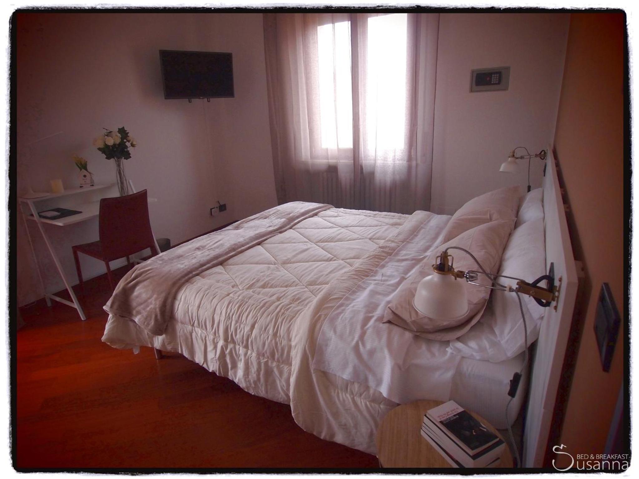Large Double Room - Photo 3