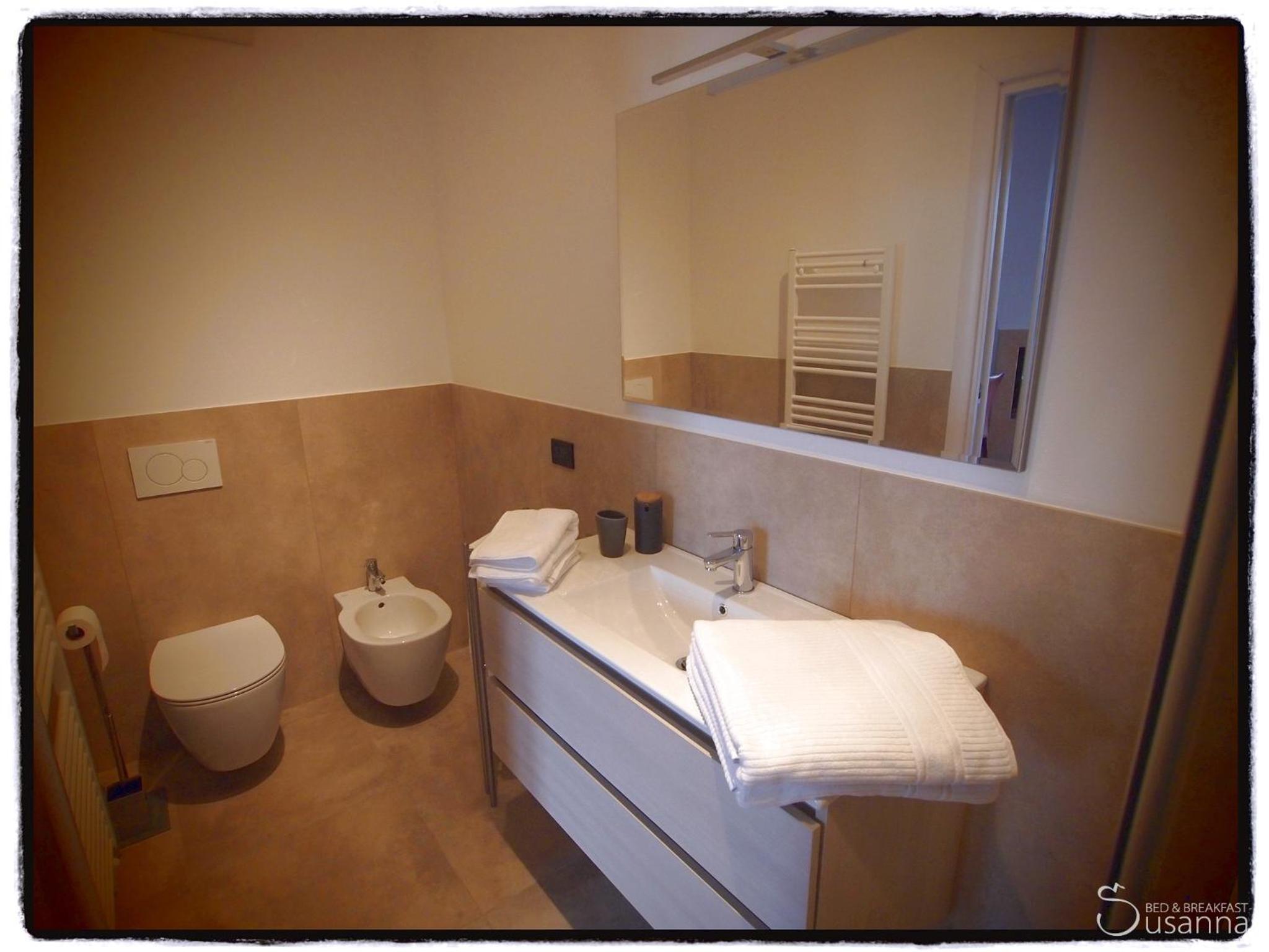 Double or Twin Room with Balcony - Photo 8