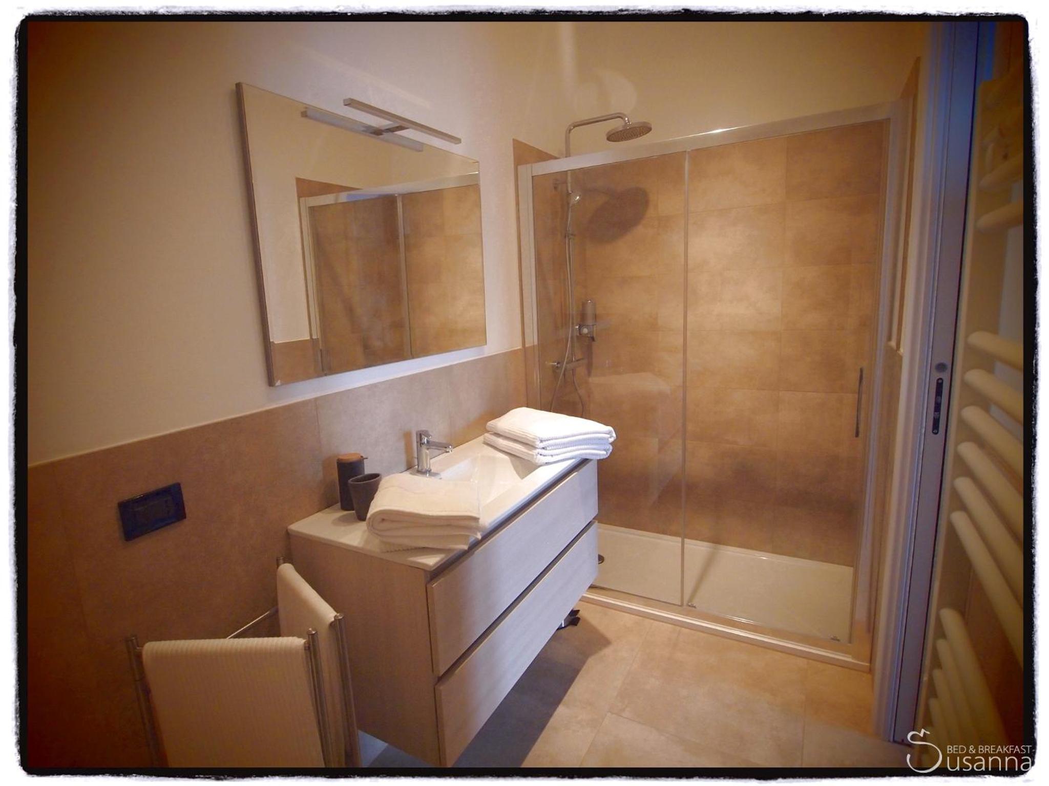 Double or Twin Room with Balcony - Photo 2