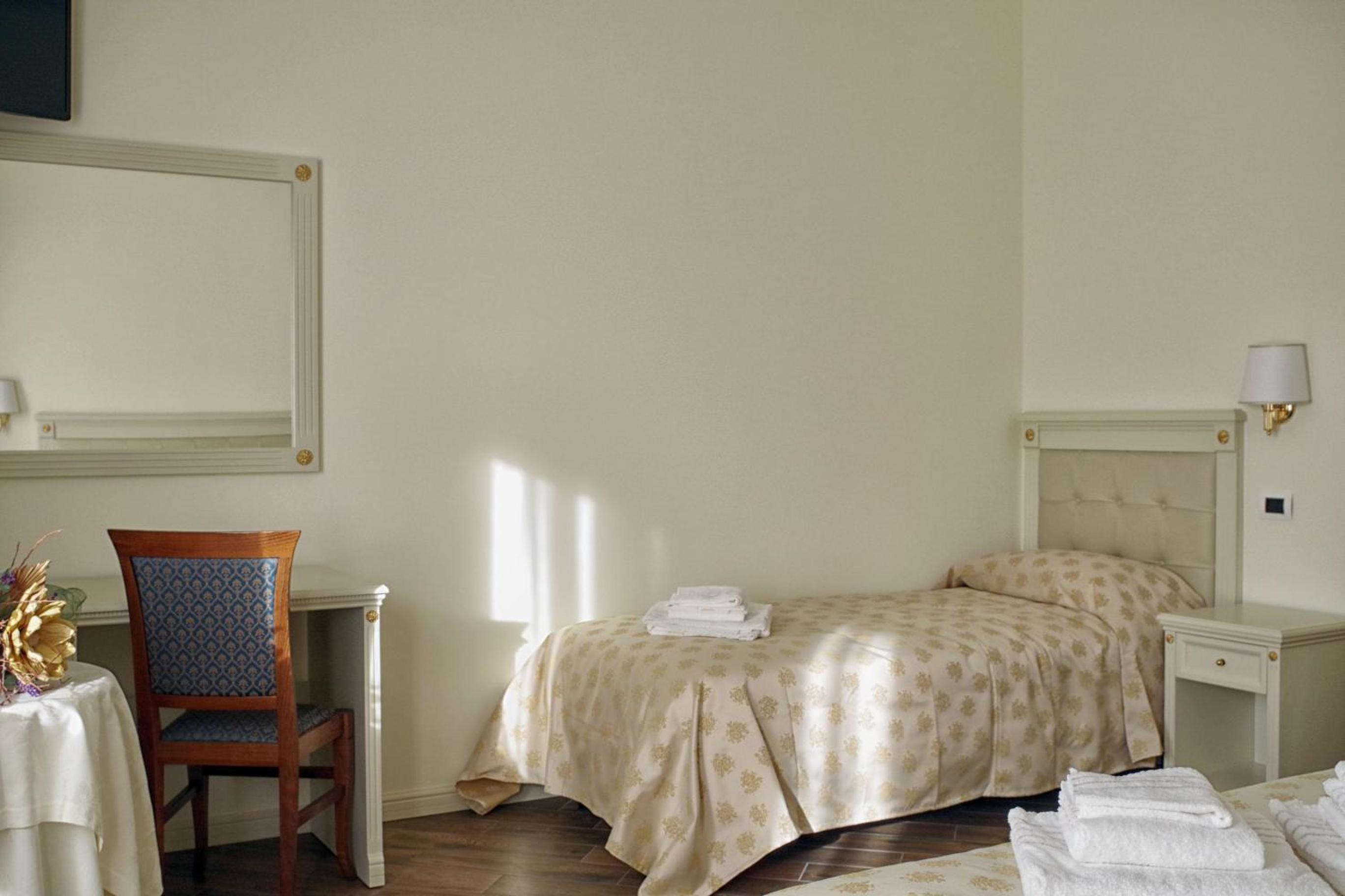 Deluxe Triple Room photo 2