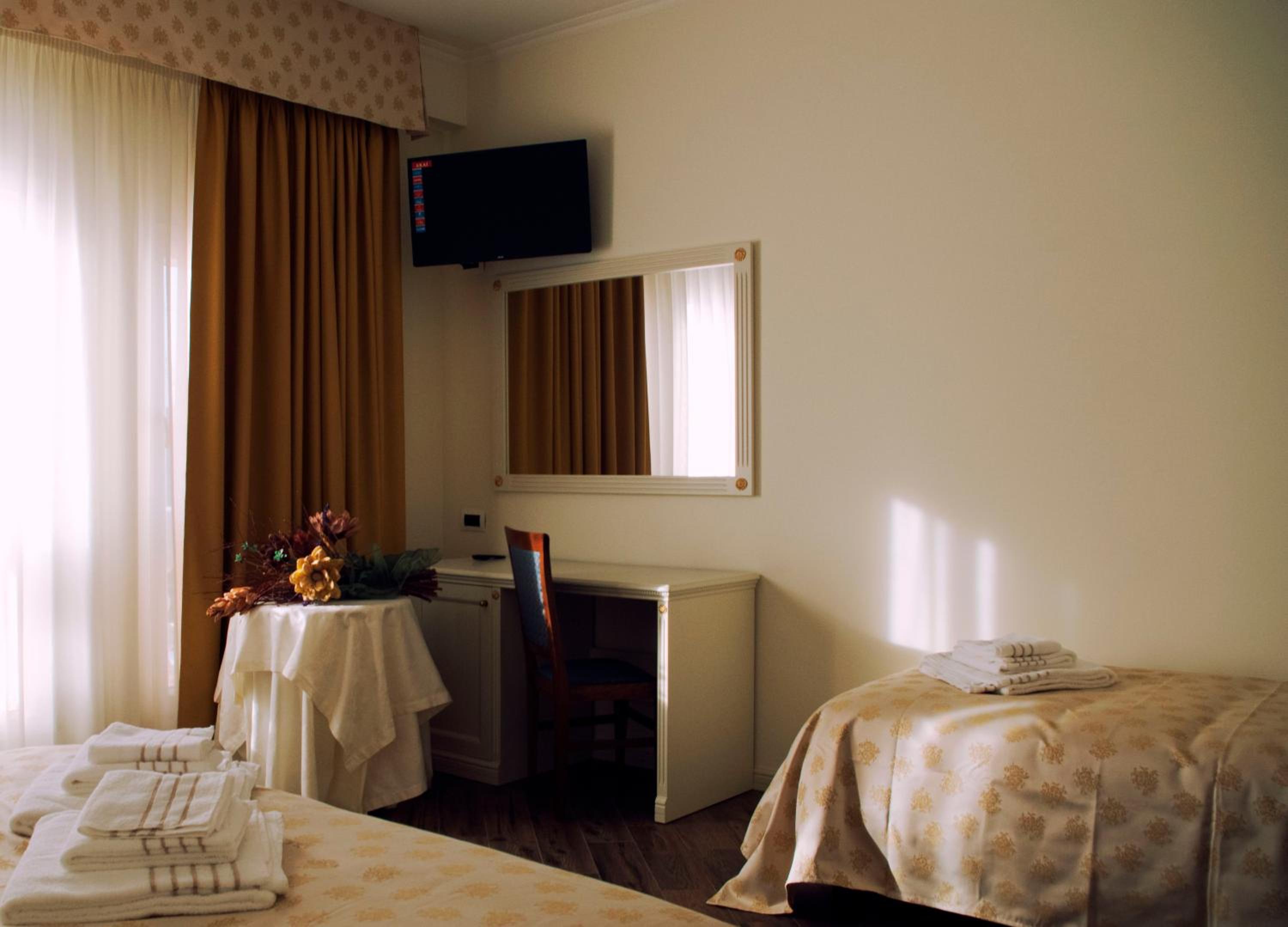 Deluxe Triple Room photo 3