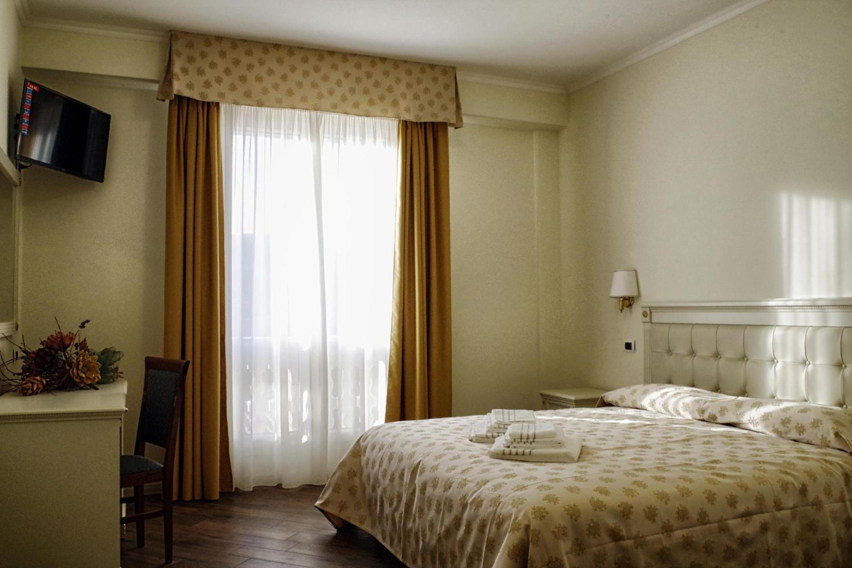 Deluxe Double Or Twin Room photo 3