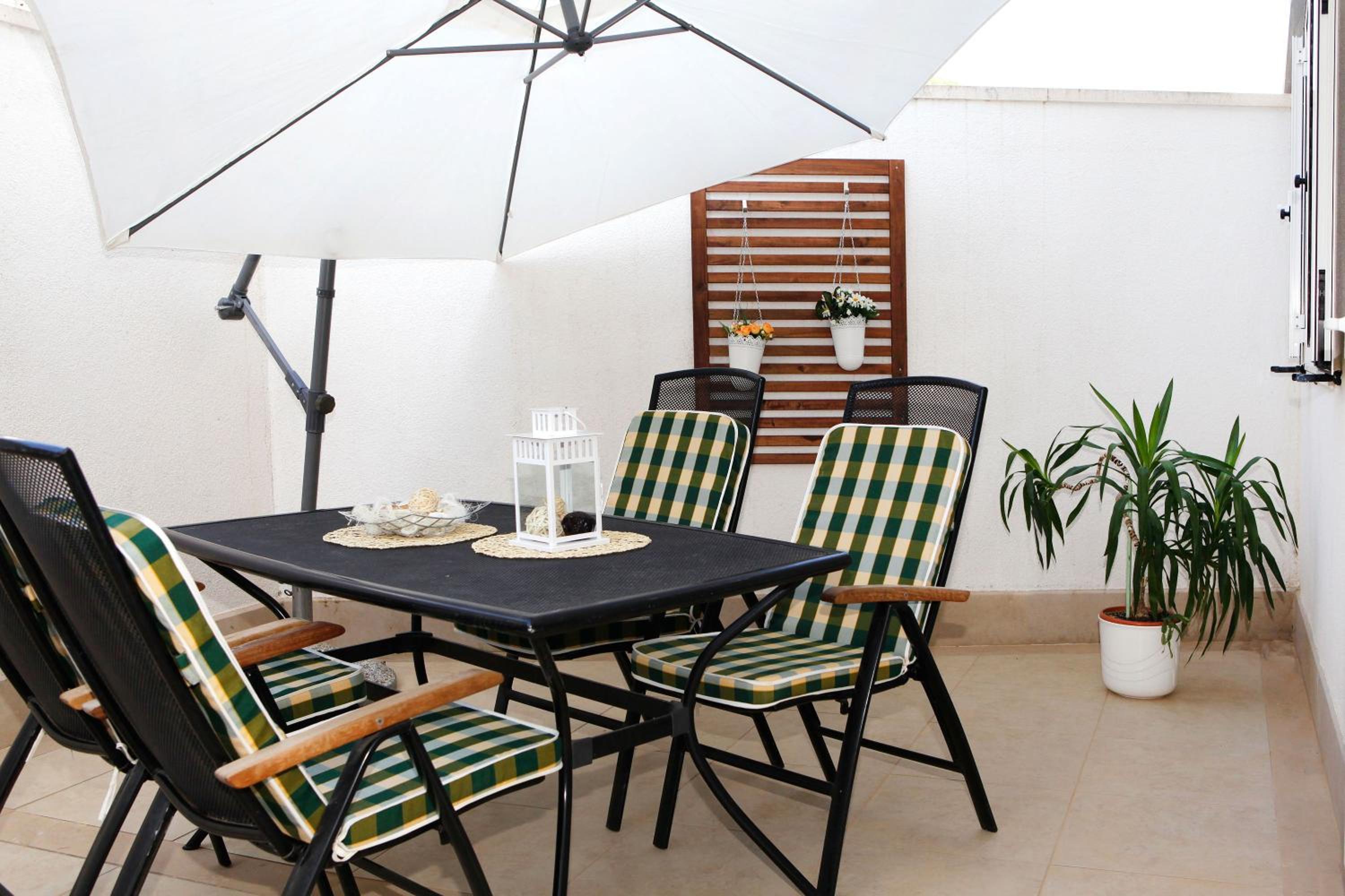 One-Bedroom Apartment with Terrace photo 2
