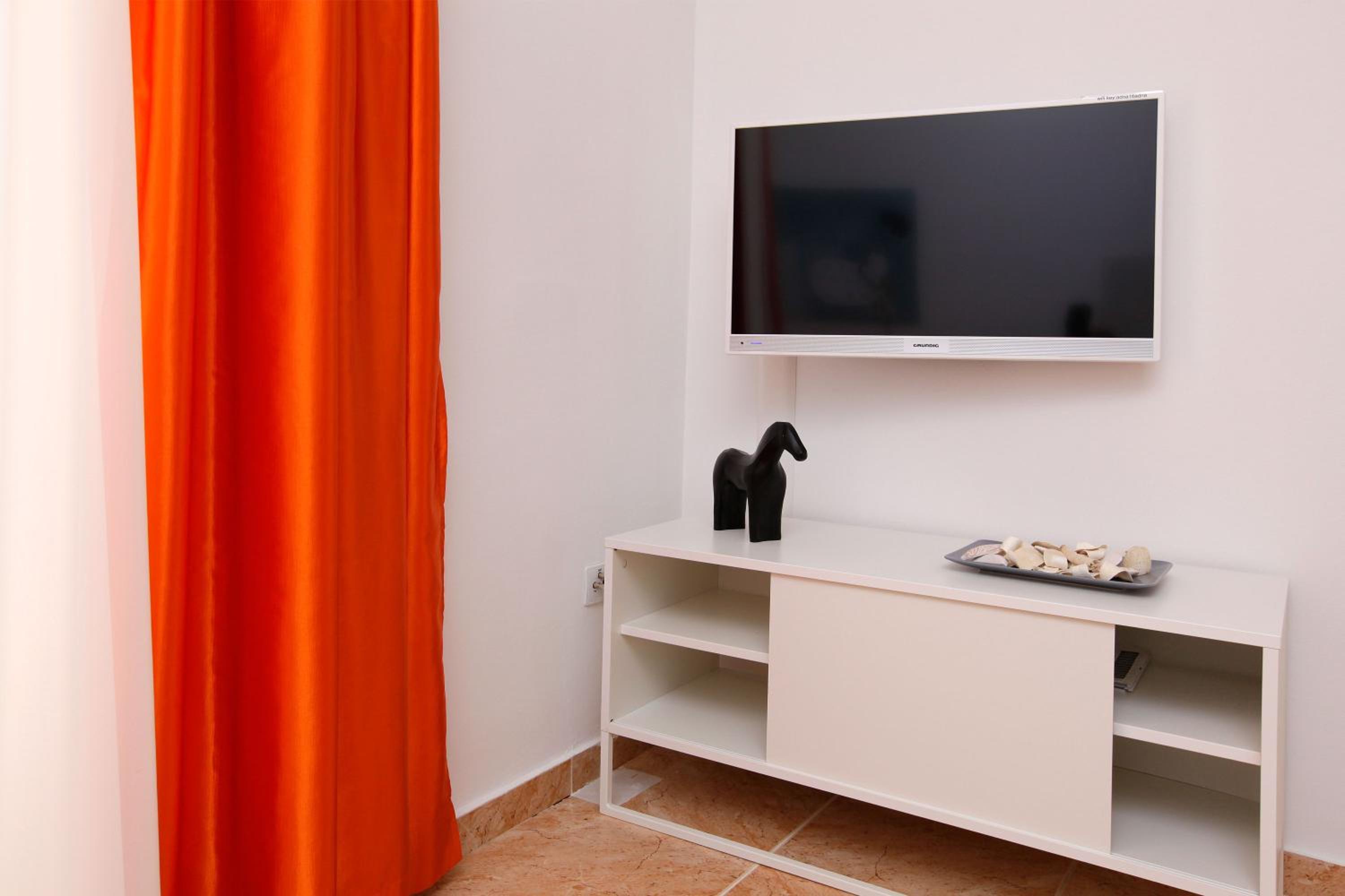 One-Bedroom Apartment with Balcony