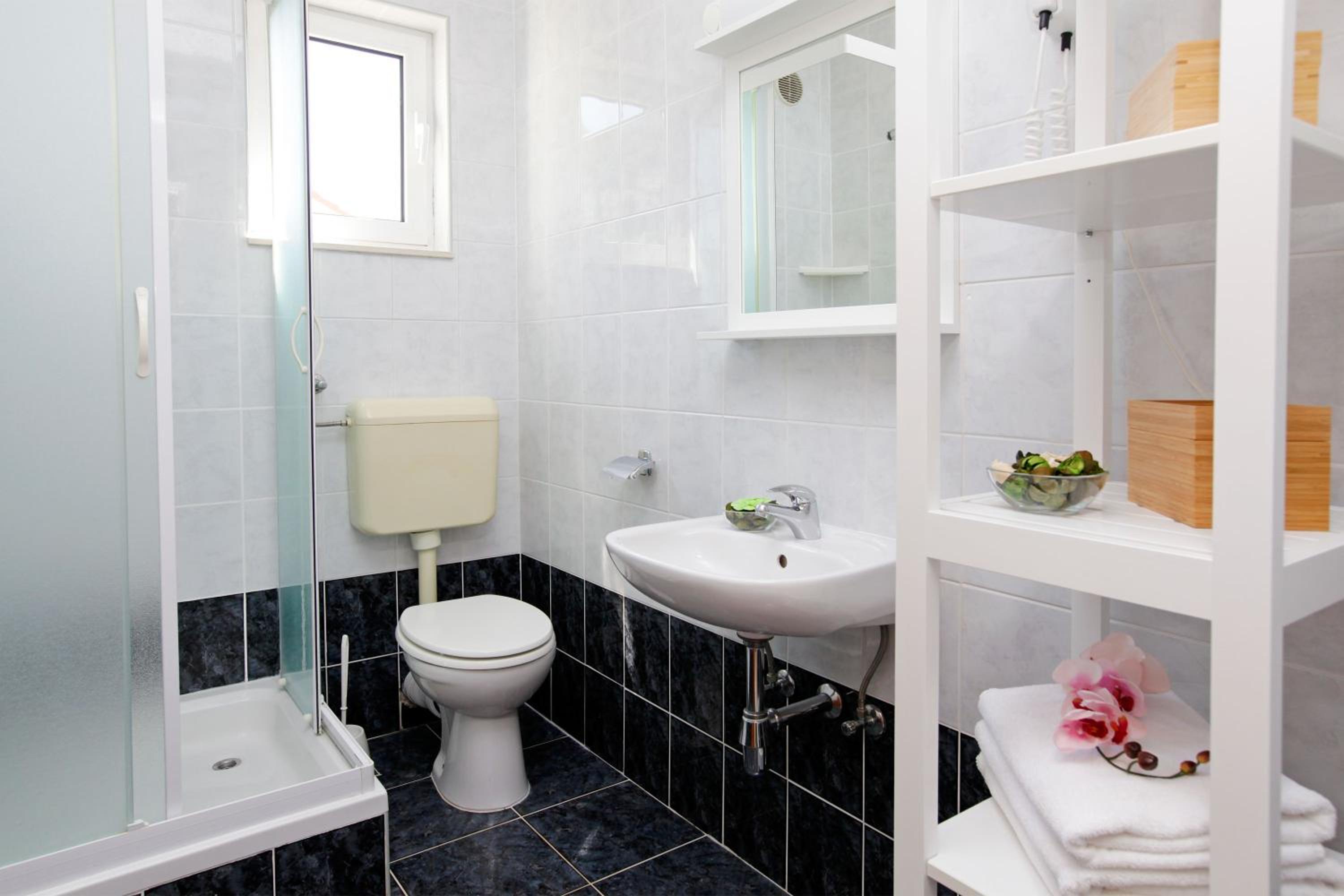 One-Bedroom Apartment with Balcony photo 2