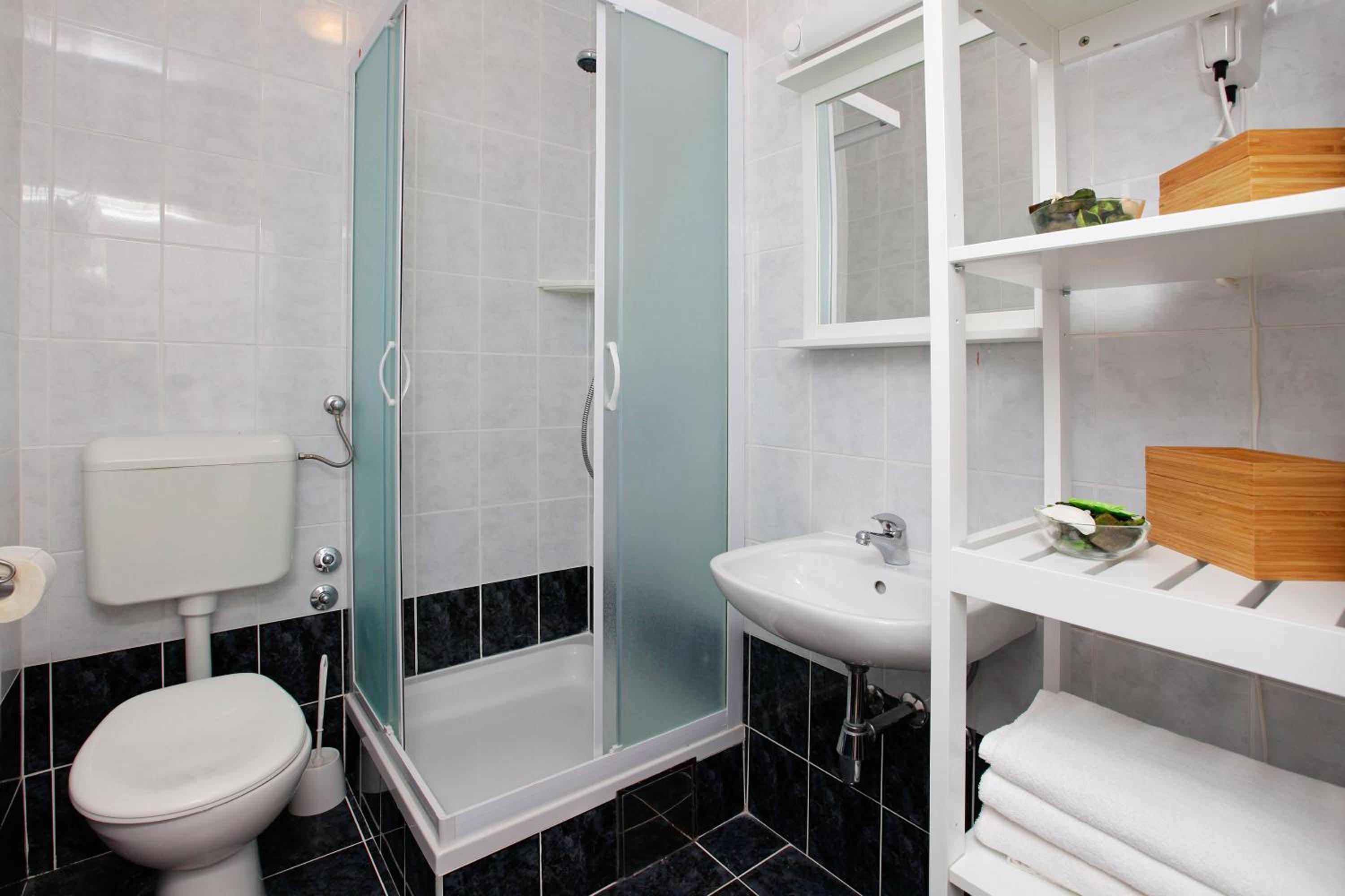 Two-Bedroom Apartment with Balcony photo 2