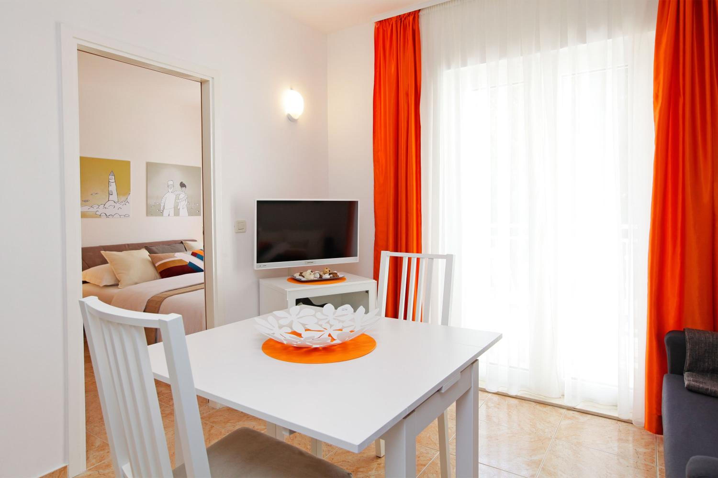 One-Bedroom Apartment with Balcony photo 2