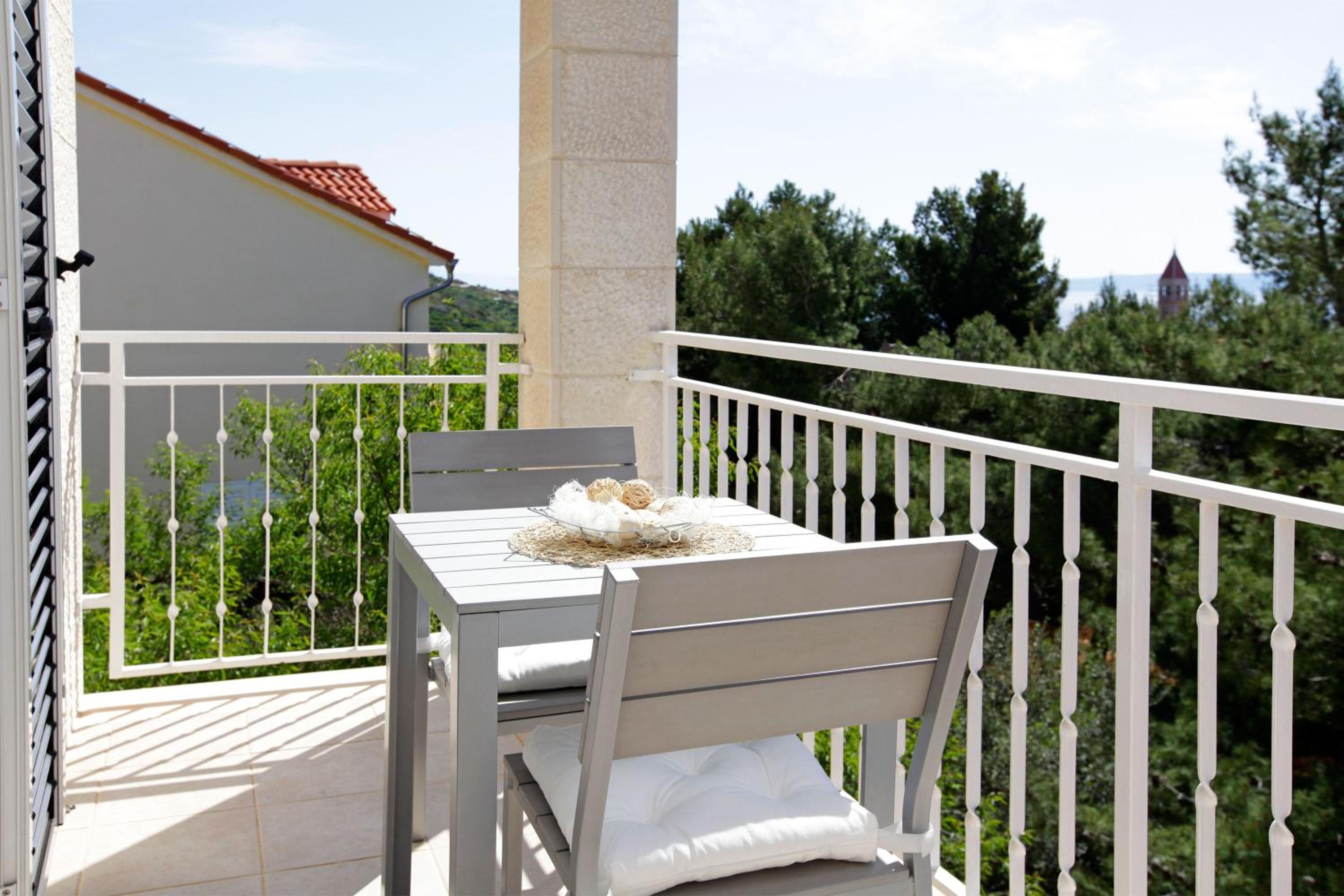One-Bedroom Apartment with Balcony photo 2