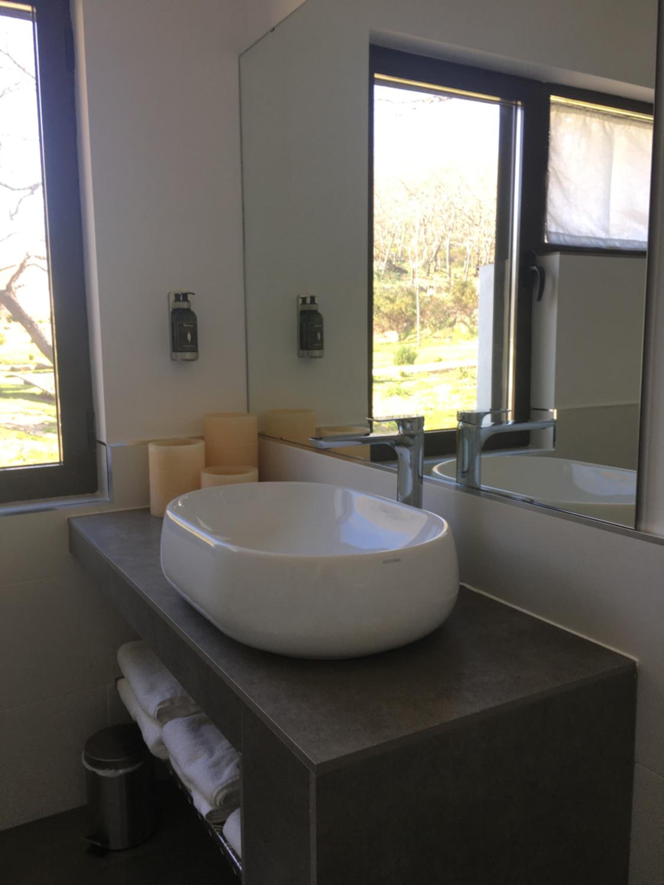 Deluxe Double Room with Extra Bed - Photo 6