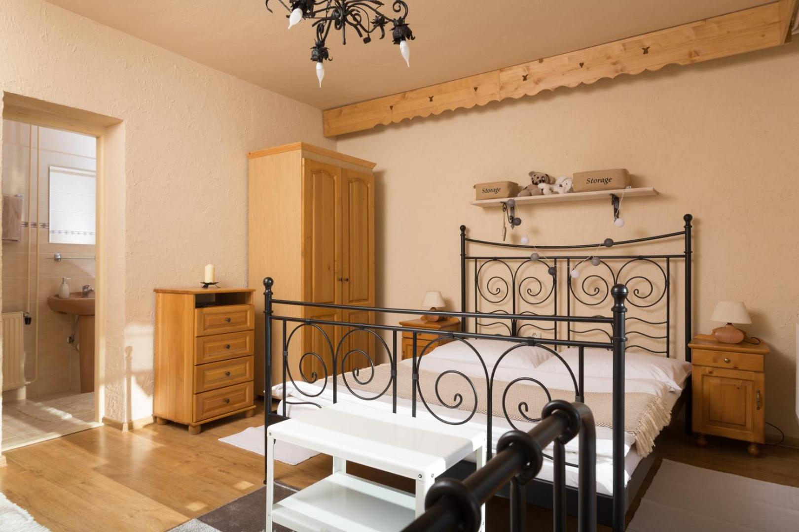 Double or Twin Room with Extra Bed - Photo 2