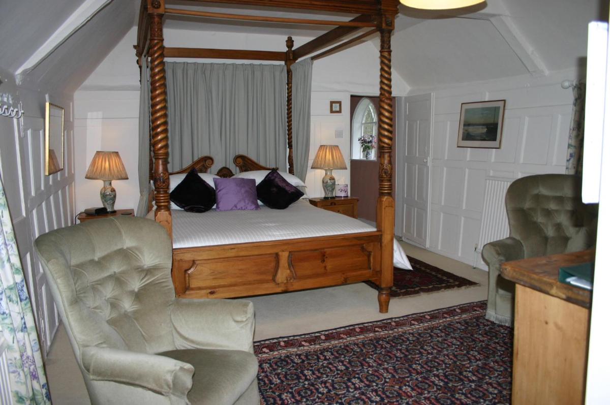 Double Room with Four Poster Bed photo 3