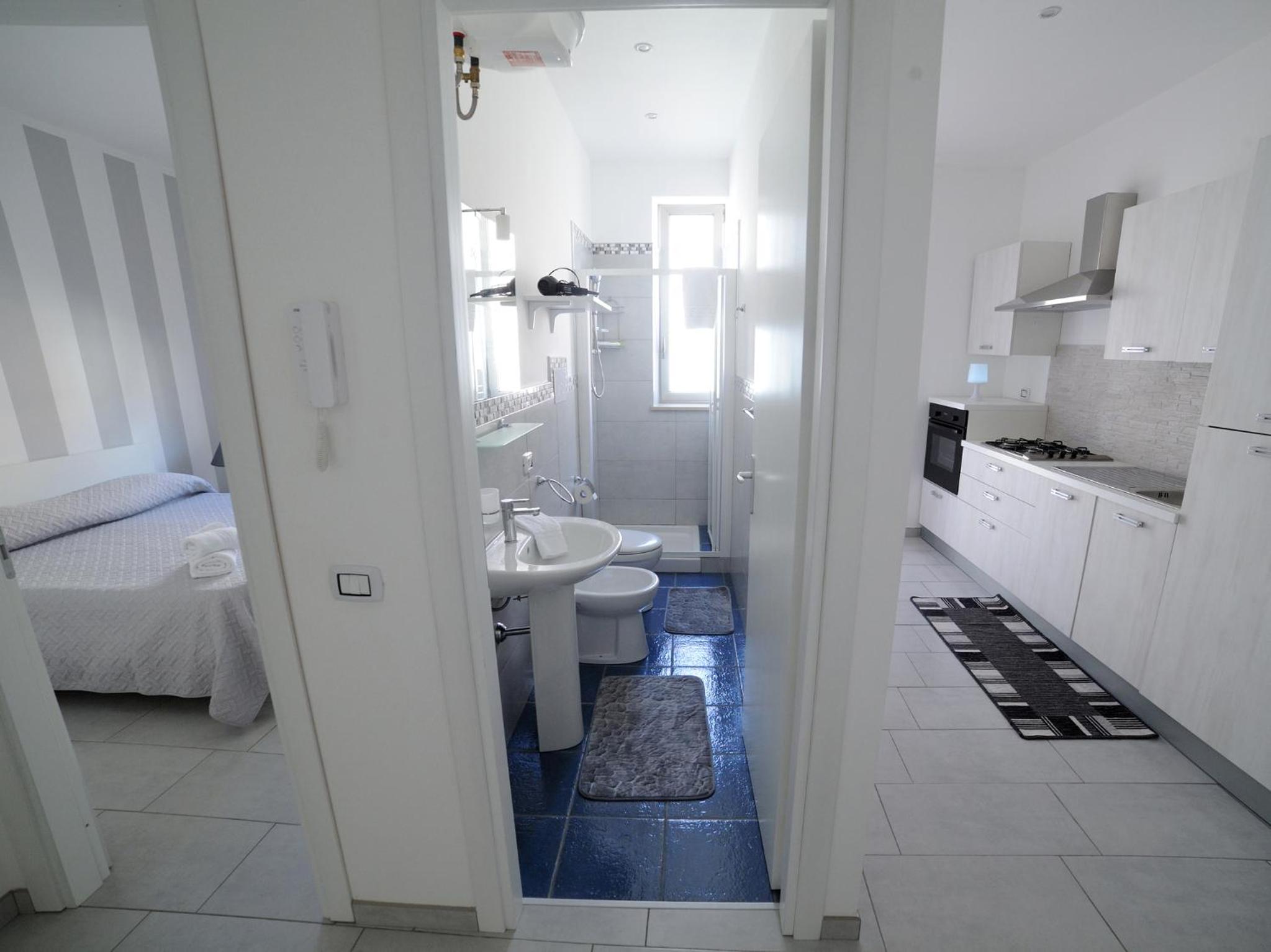 Studio Apartment - Photo 12