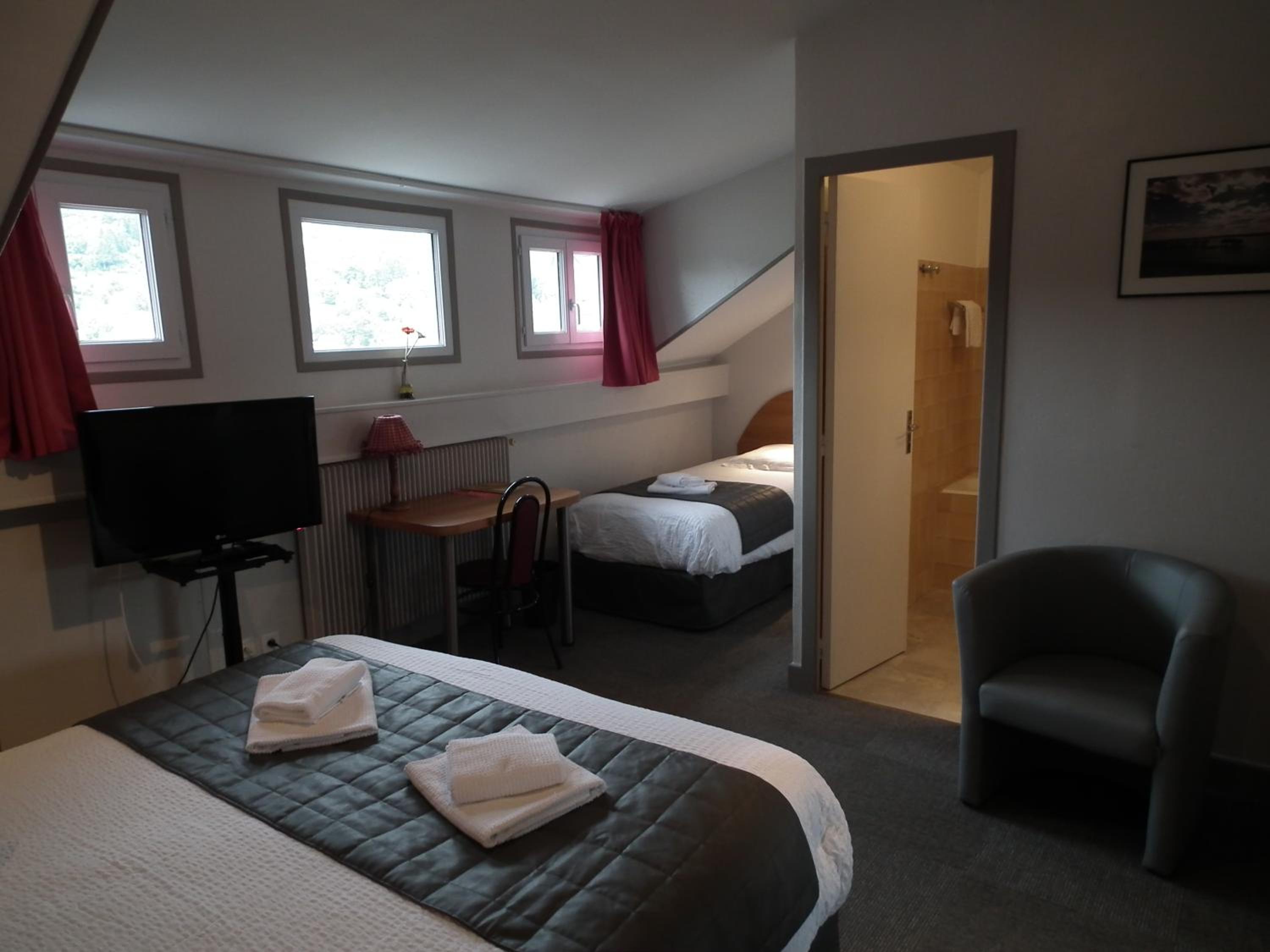 Standard Triple Room - Photo 2