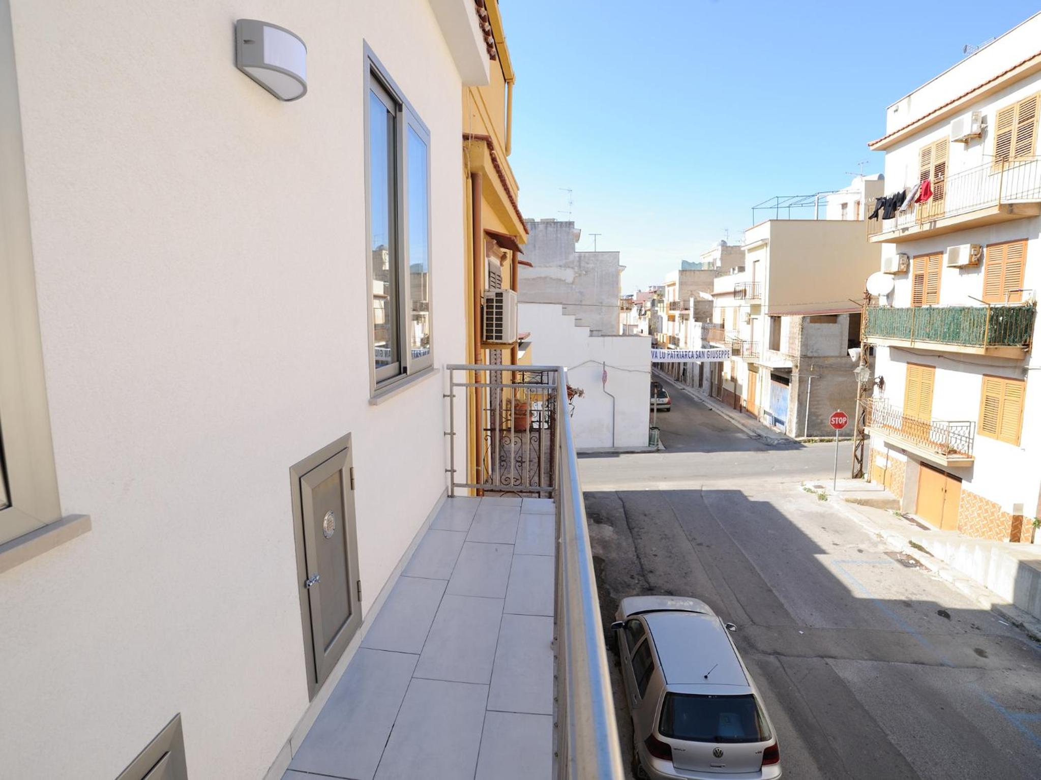 Studio Apartment - Photo 13