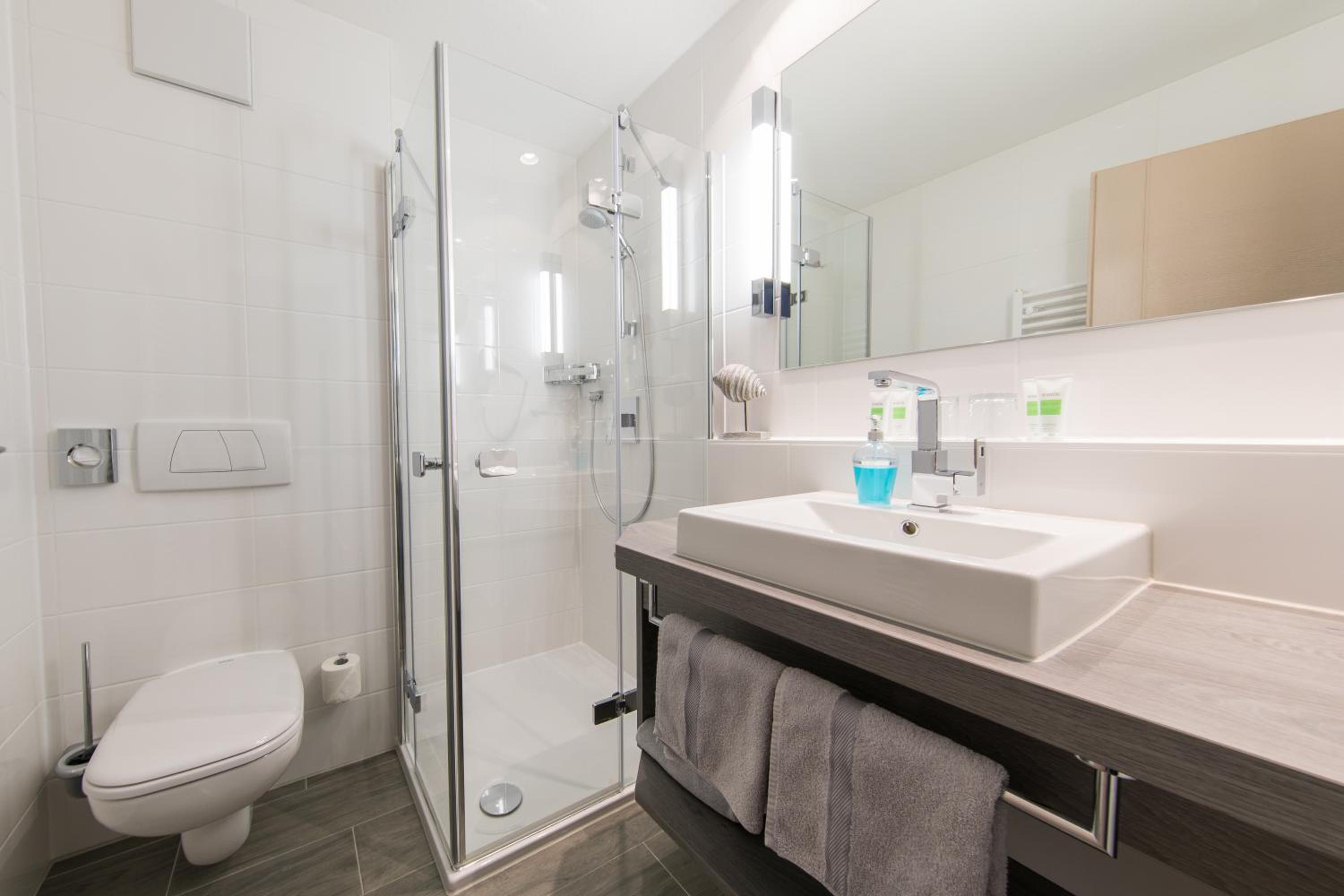 Deluxe Double Room with Balcony - Photo 7