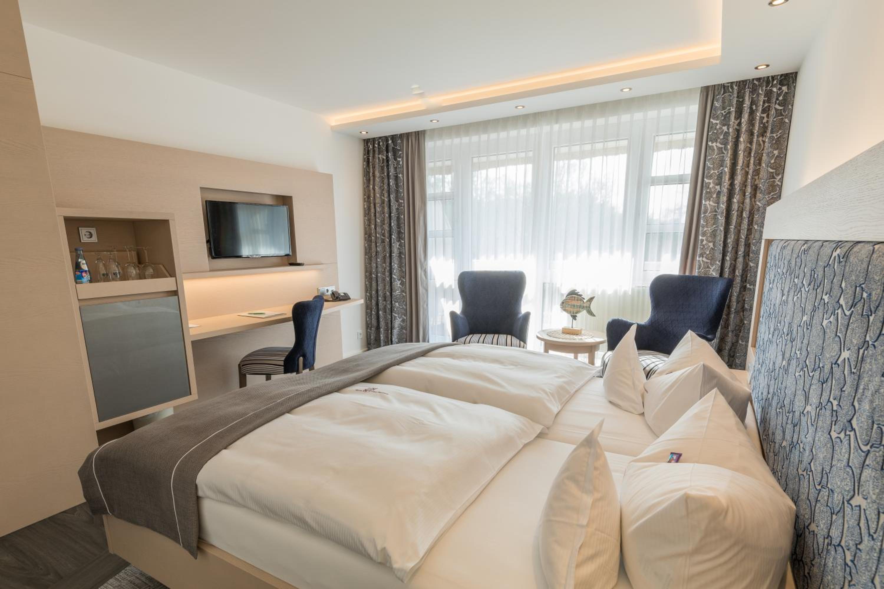Deluxe Double Room with Balcony - Photo 3